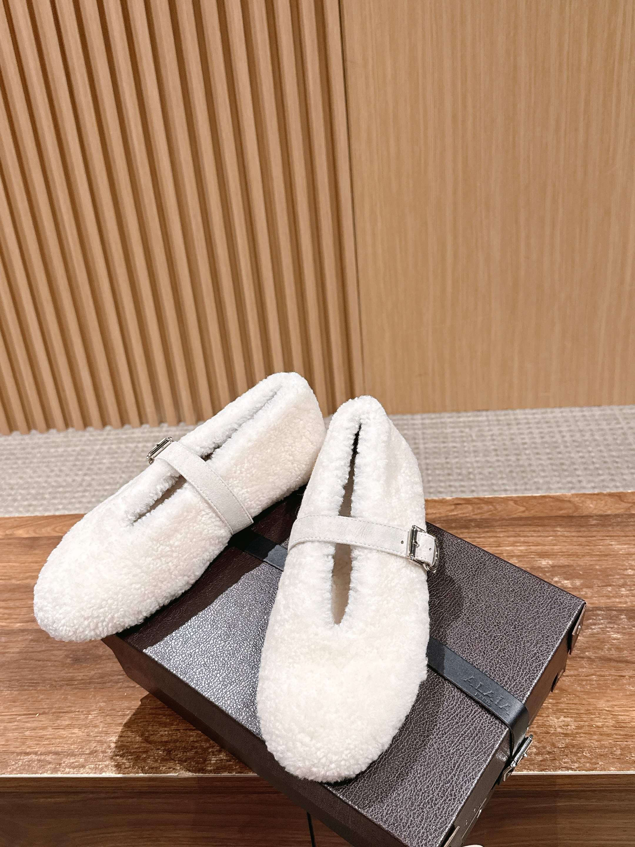 Alaia 2025 Ballet Flat Cream Wool 553828