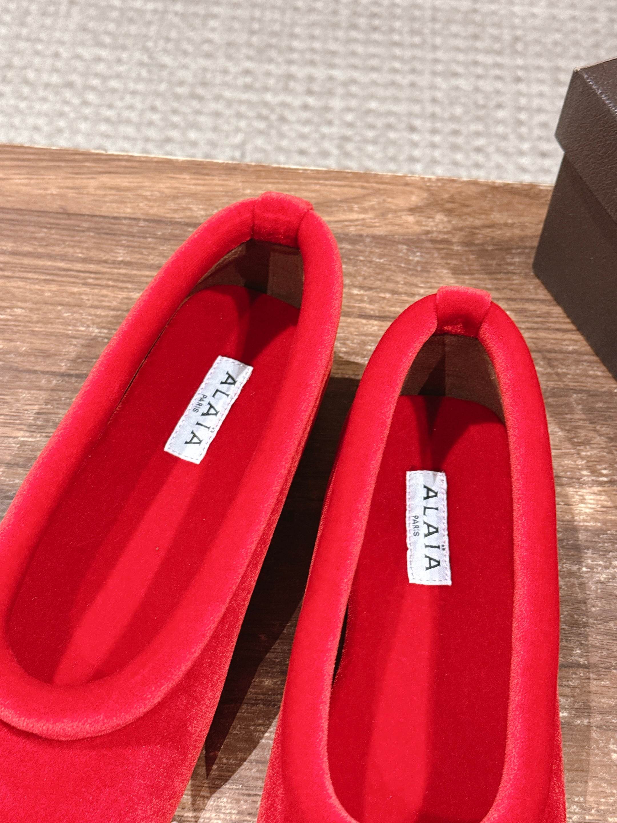 Alaia 2025 Ballet Flat Red Velvet 553857
