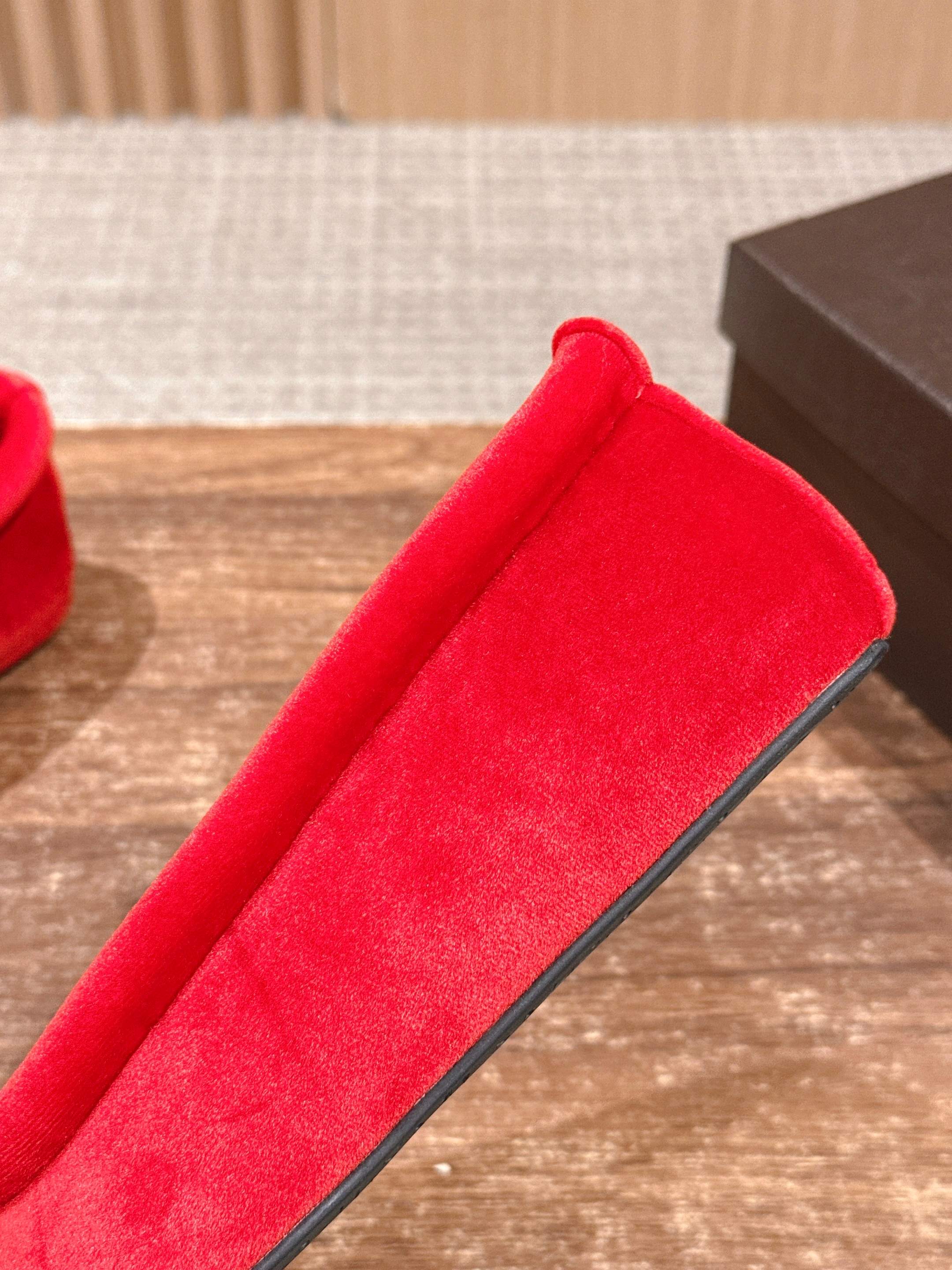 Alaia 2025 Ballet Flat Red Velvet 553857