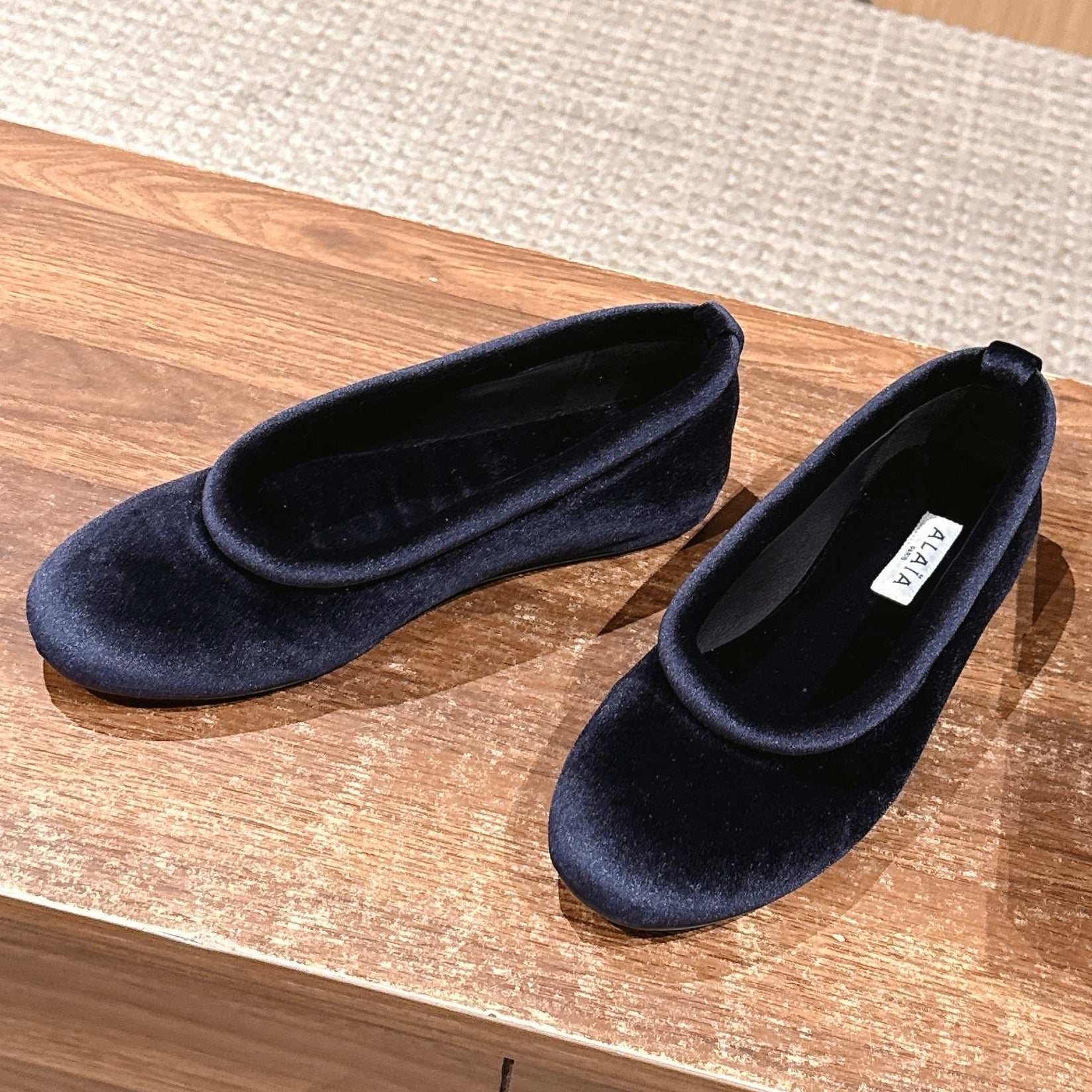 Alaia 2025 Ballet Flat Dark Blue Velvet 553858