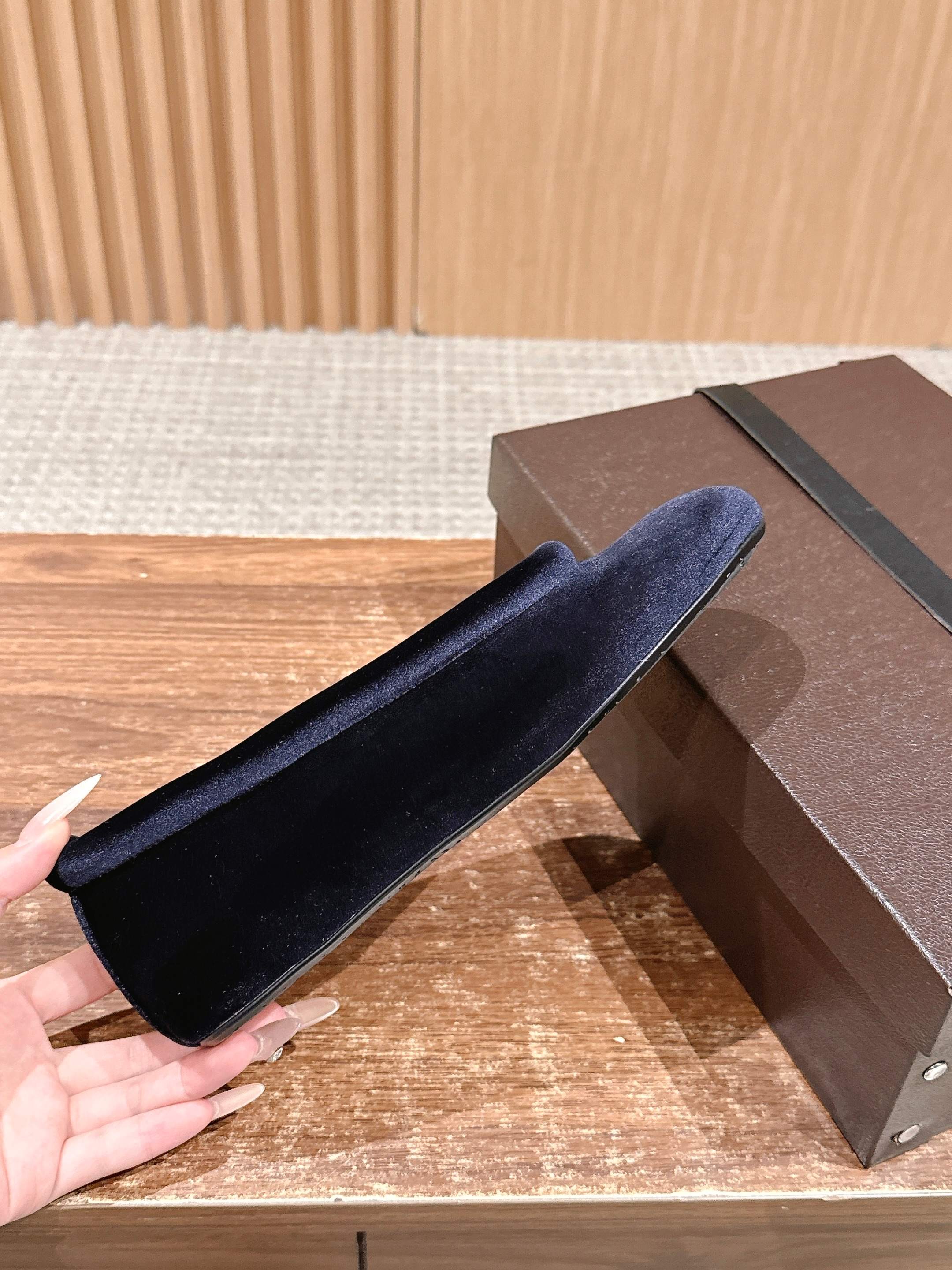 Alaia 2025 Ballet Flat Dark Blue Velvet 553858