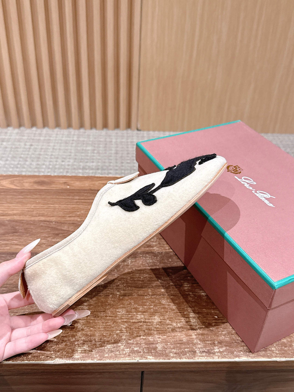 LP Floaty Embroidered Flats Loafer Cream Suede 553987