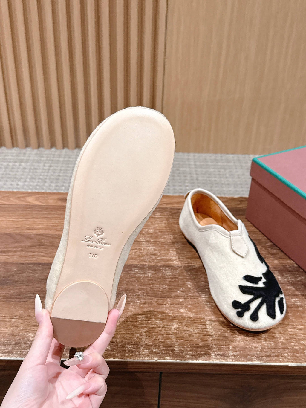 LP Floaty Embroidered Flats Loafer Cream Suede 553987