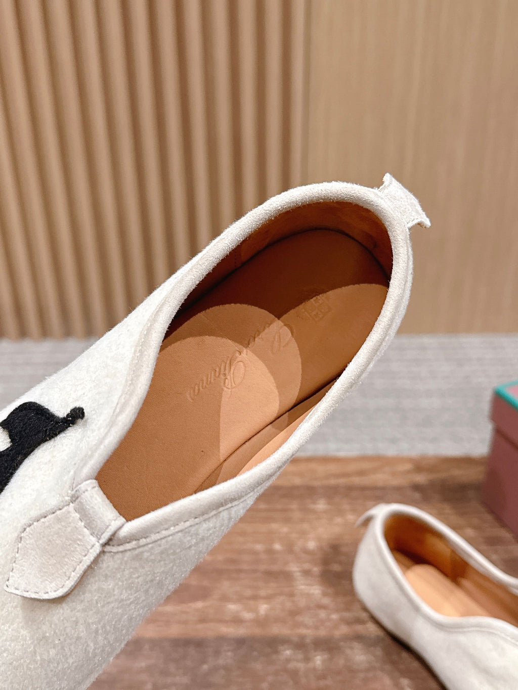 LP Floaty Embroidered Flats Loafer Cream Suede 553987