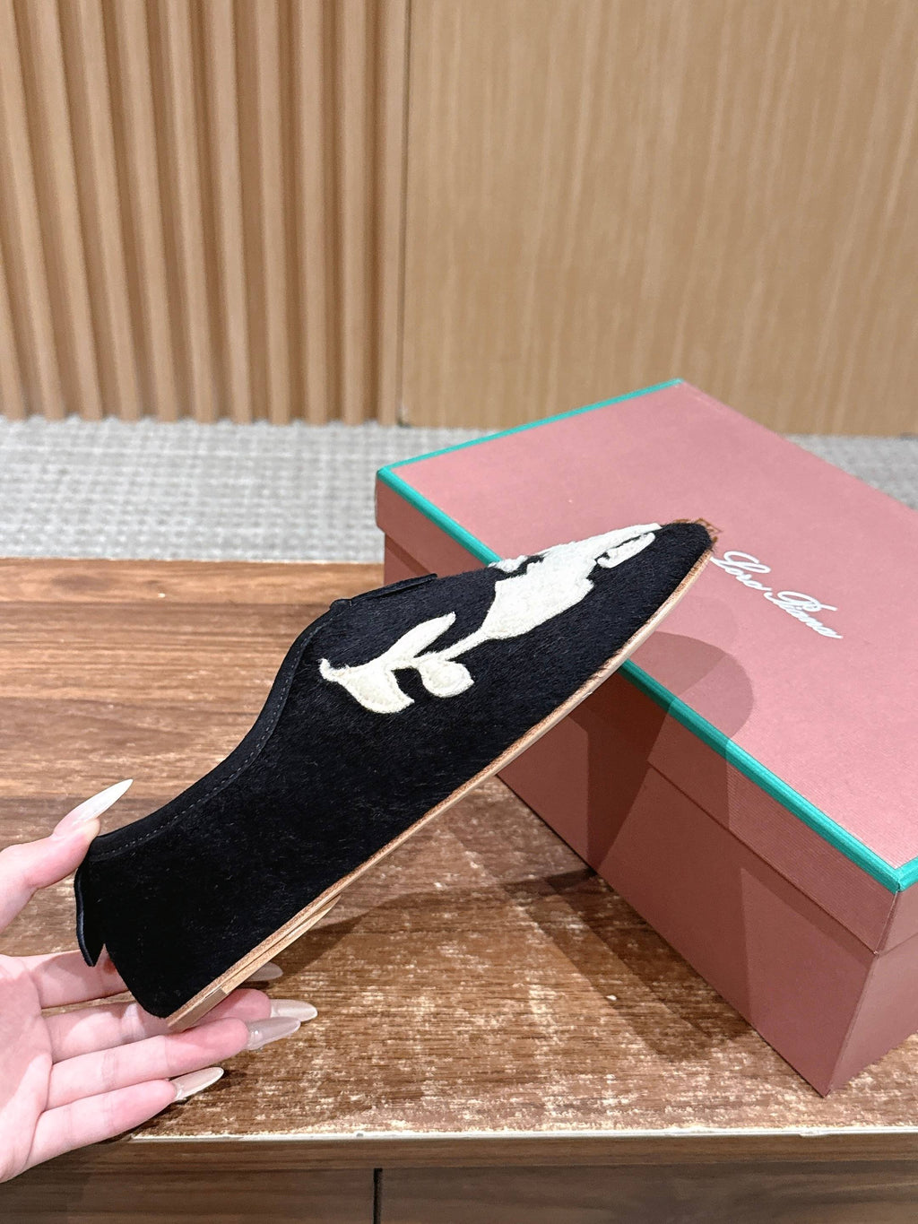 LP Floaty Embroidered Flats Loafer Black Suede 553988