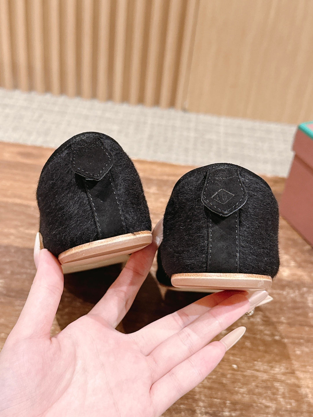 LP Floaty Embroidered Flats Loafer Black Suede 553988