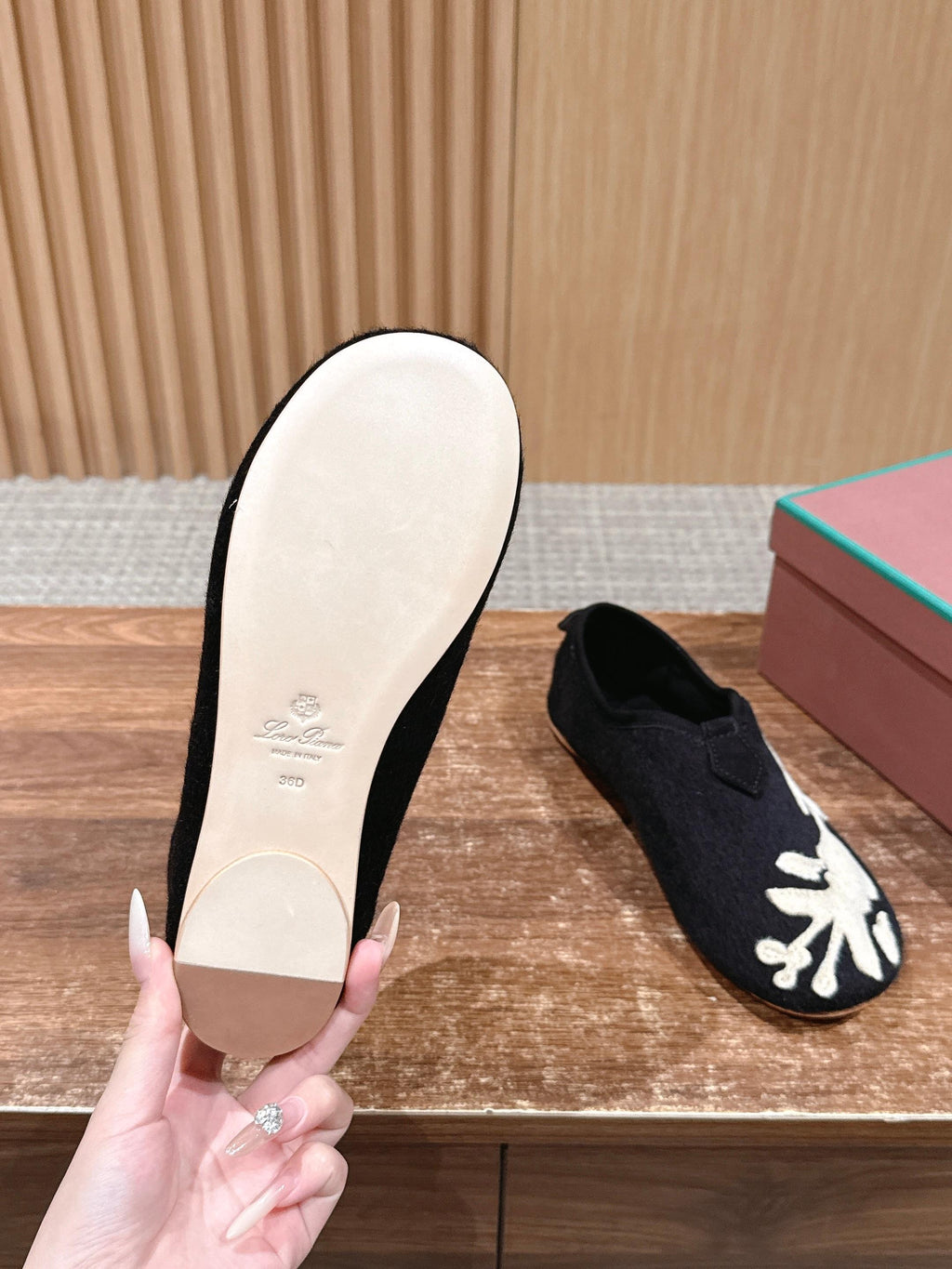 LP Floaty Embroidered Flats Loafer Black Suede 553988