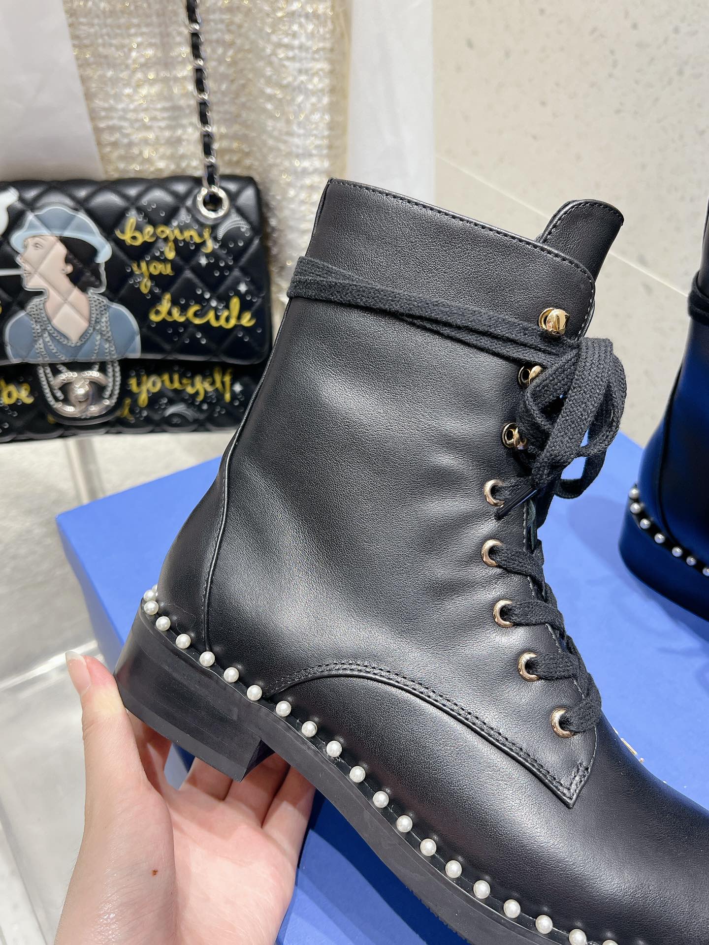 SW Mckenzee Boot with Pearl Chain Black Leather 554361