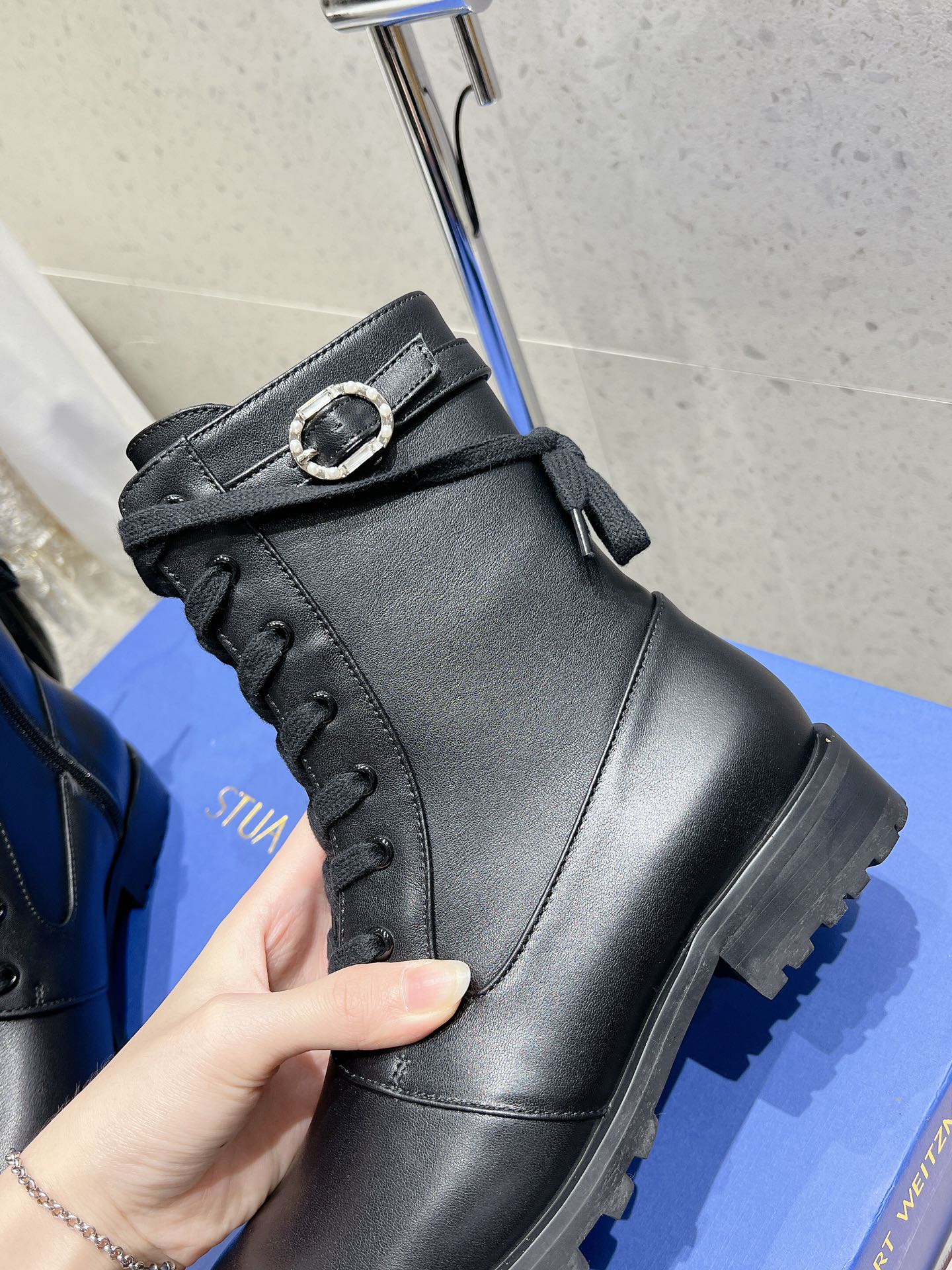 SW Mckenzee Boot with Buckle Black Leather 554362