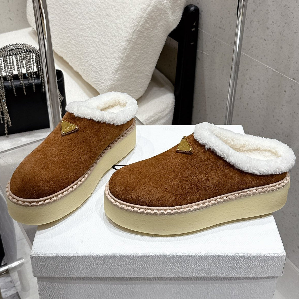 Pra 2025 Fur Mule Brown White Suede Wool 554327