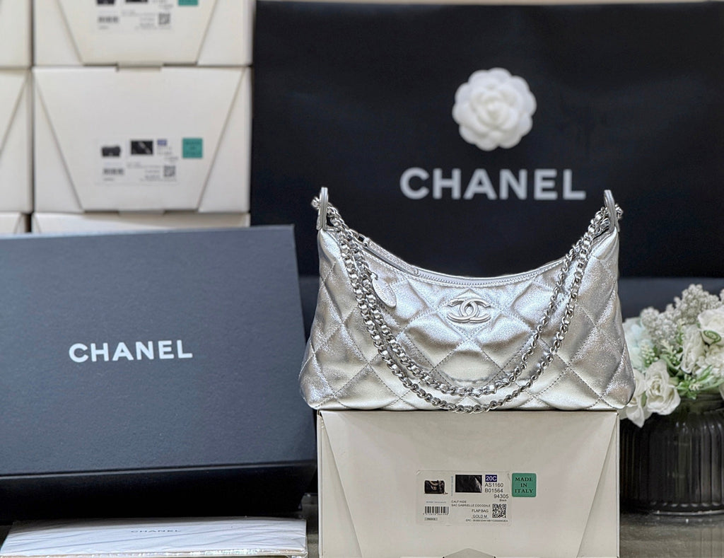 Chanel 2025 Hobo Dumpling Bag 26cm Genuine Calfskin Leather 339343