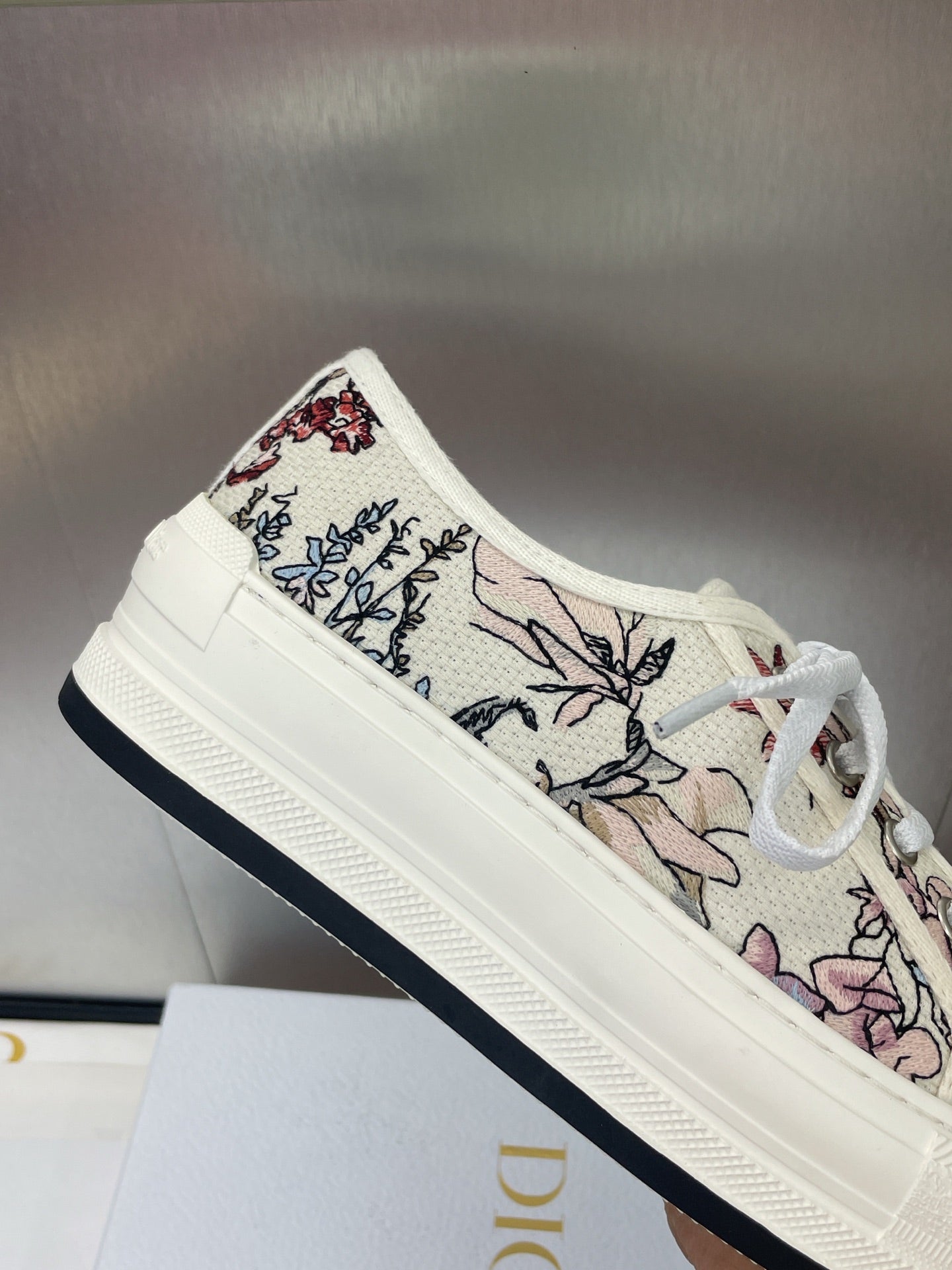 CD Walk'n Dior Oblique White Flower Motif Cowhide Fabric