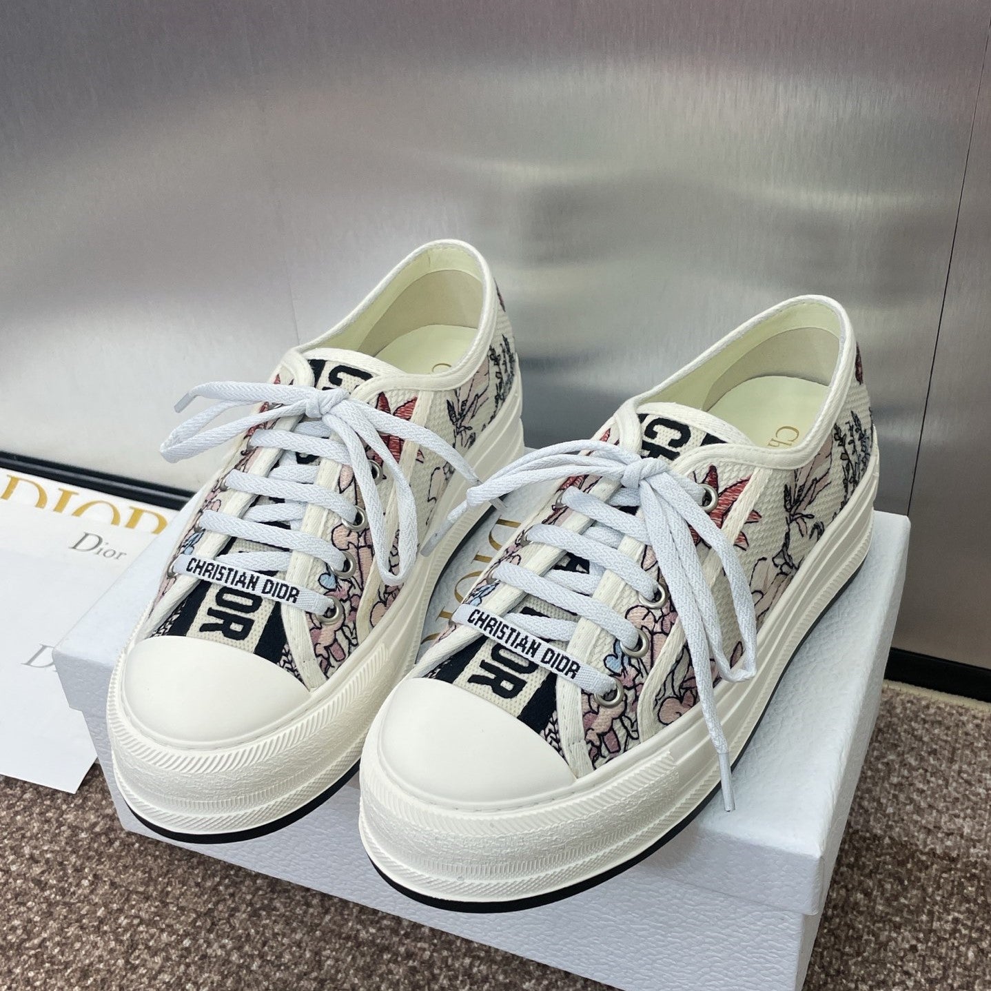 CD Walk'n Dior Oblique White Flower Motif Cowhide Fabric