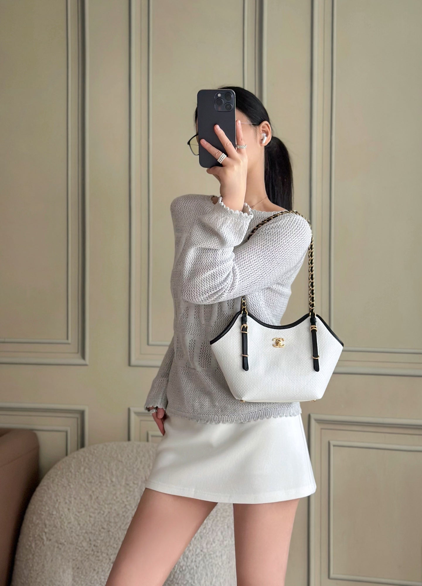 Chanel 2025 Maxi Hobo Bag 31cm White Straw Leather 320856