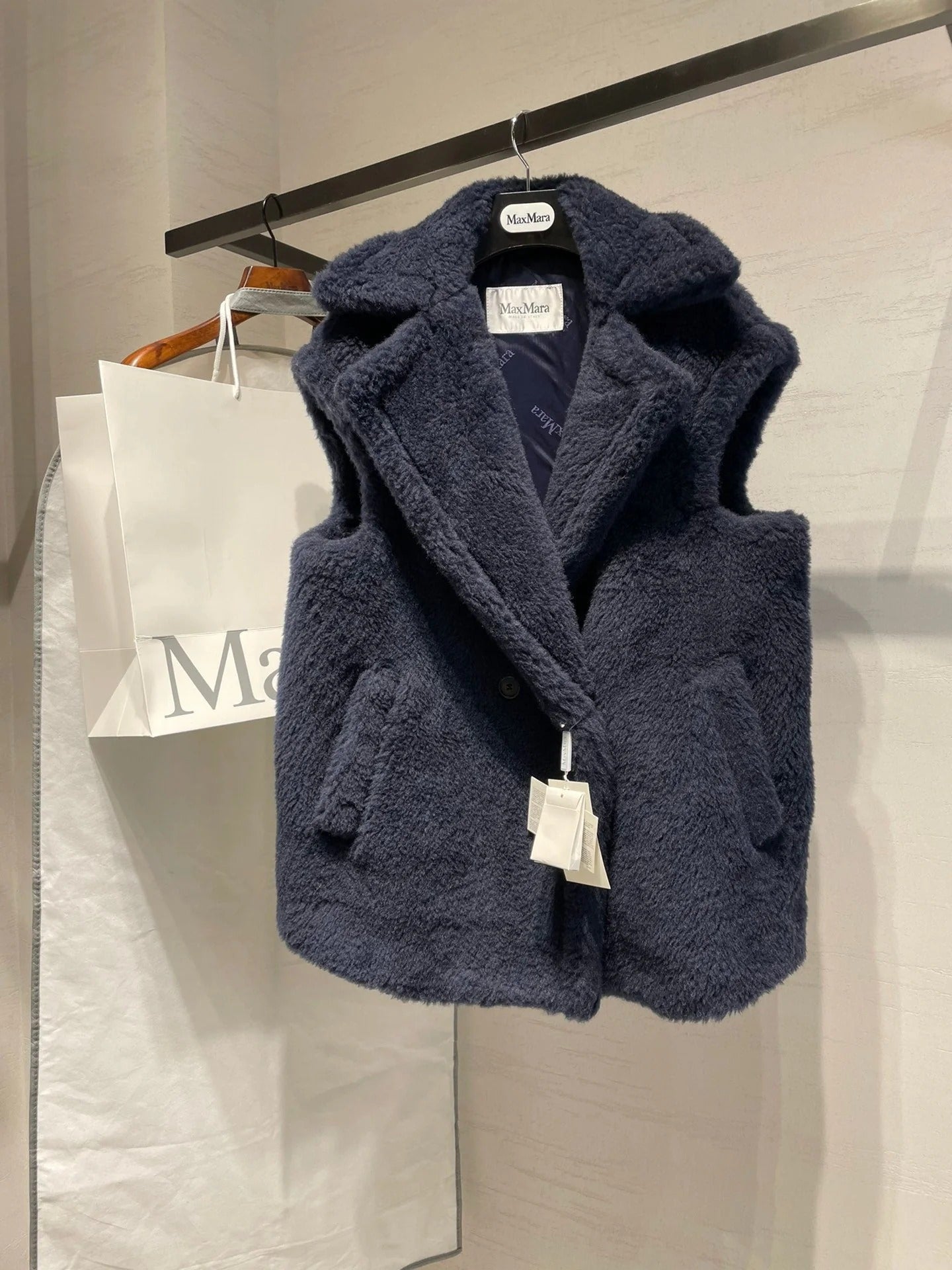 MAX MARA 25S SLEEVELESS TEDDY VEST 066