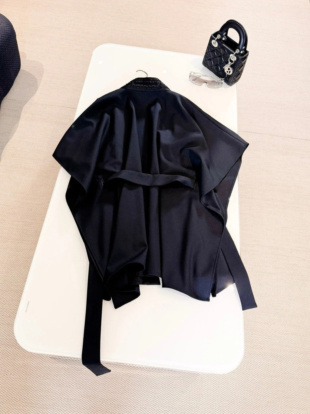 HERMES 25S SEQUIN-EMBROIDERED KNIT CAPE 319