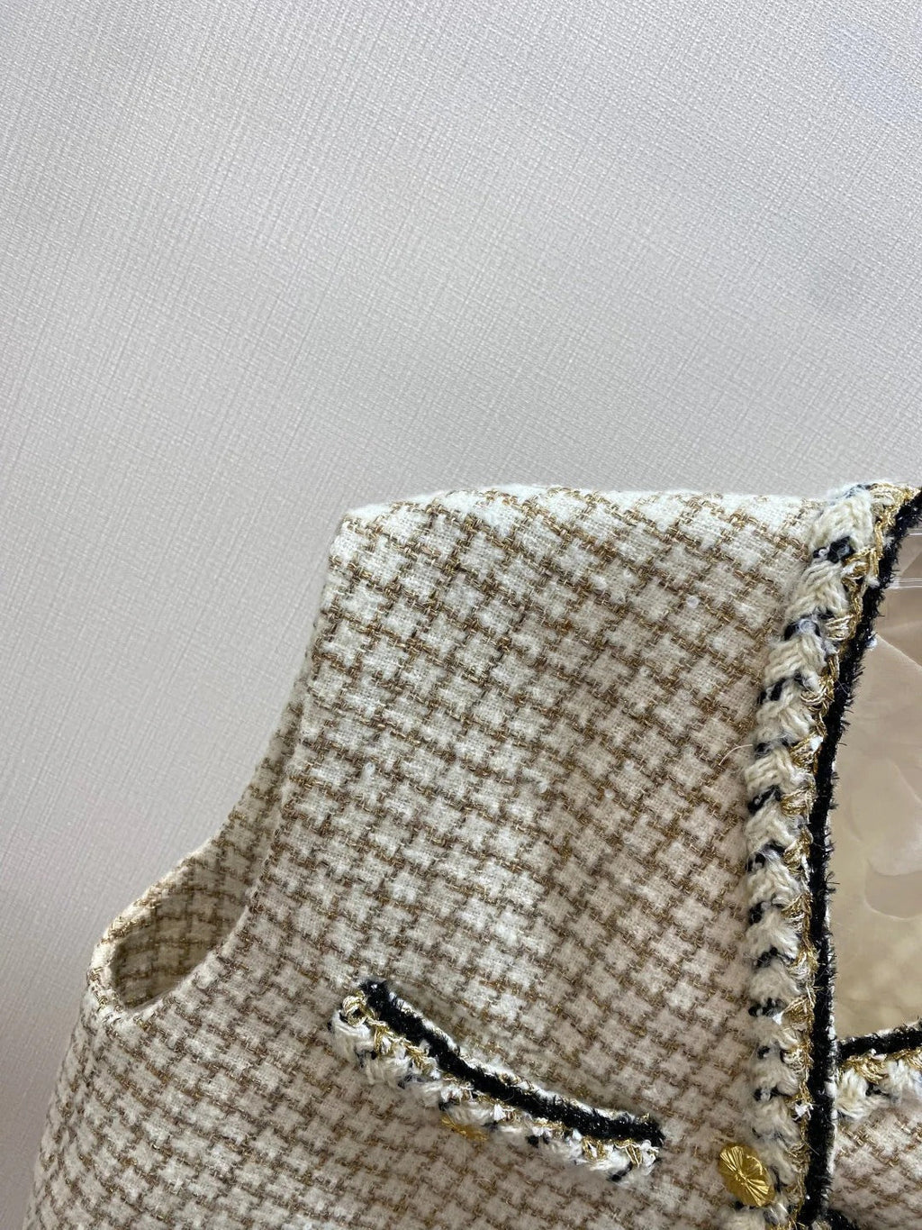 CHANEL 25S TWEED FOUR-POCKET BLAZER 315