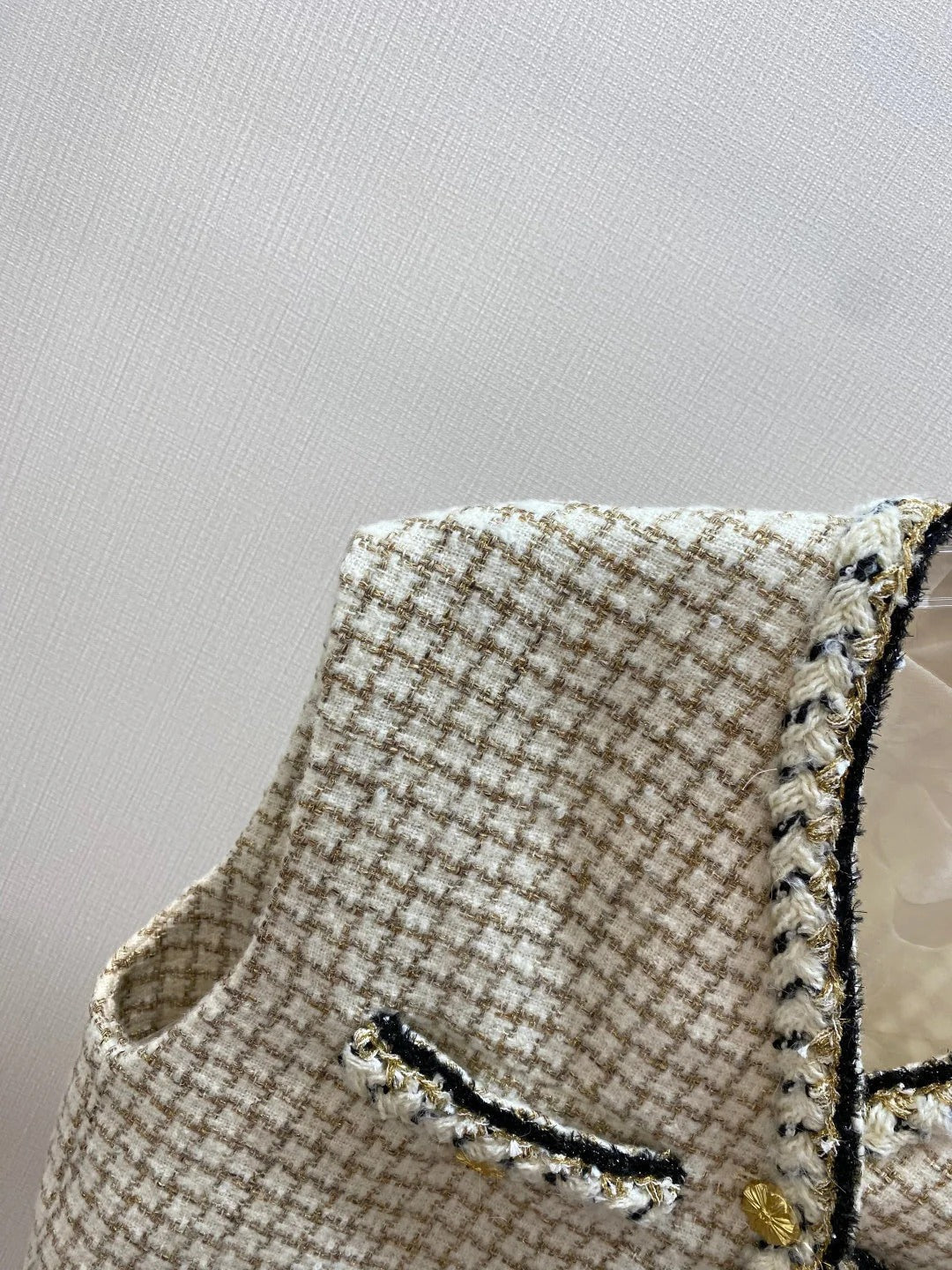 CHANEL 25S TWEED FOUR-POCKET BLAZER 315