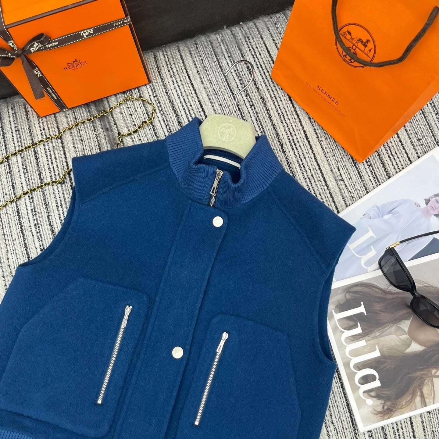 HERMES 25S SLEEVELESS JACKET 305