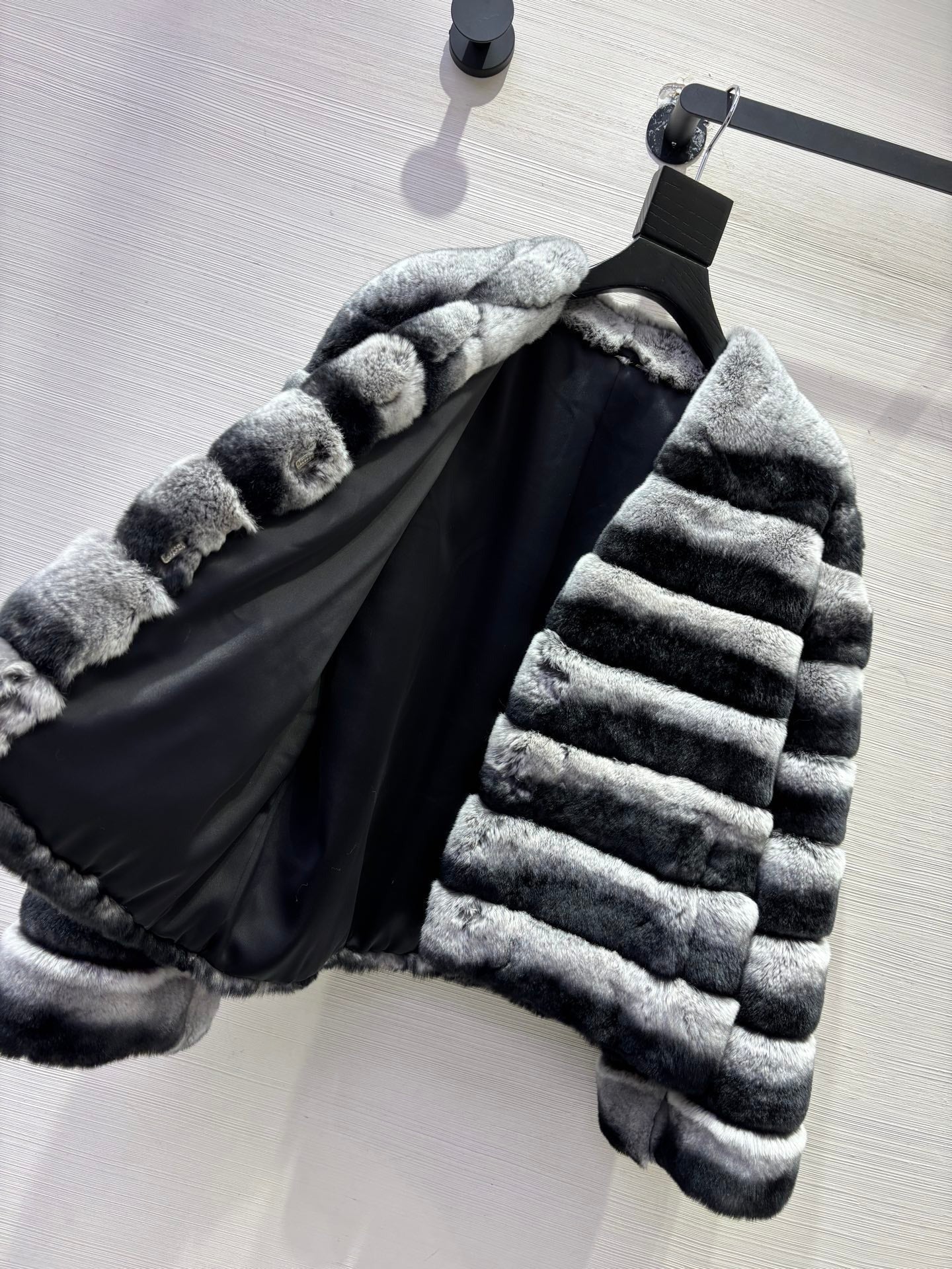 MAX MARA 25S V-NECK FUR COAT 155