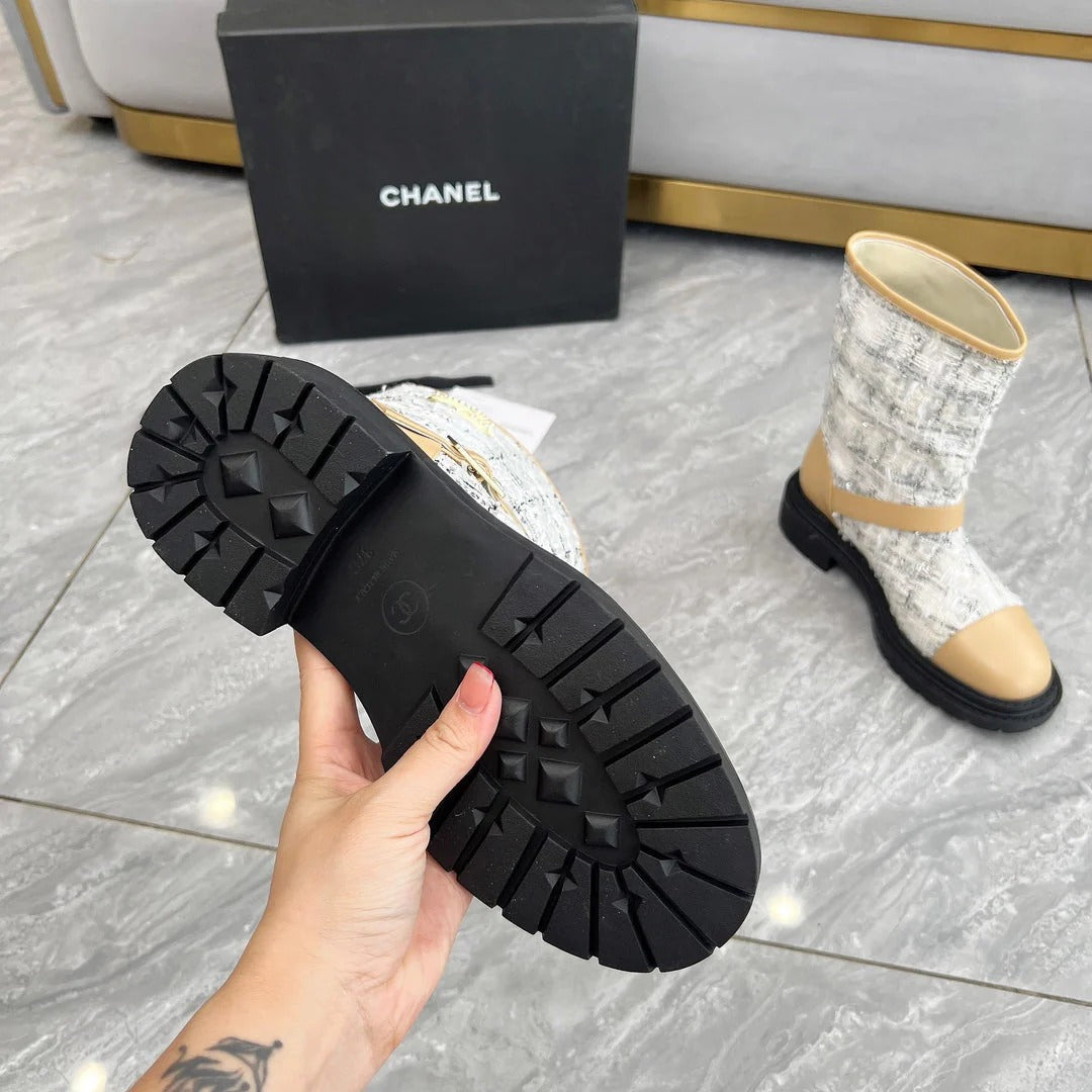 CHANEL 25S MID-CALF BOOTS 45MM IN LIGHT BROWN CALFSKIN AND WHITE TWEED GOLD HARDWRE