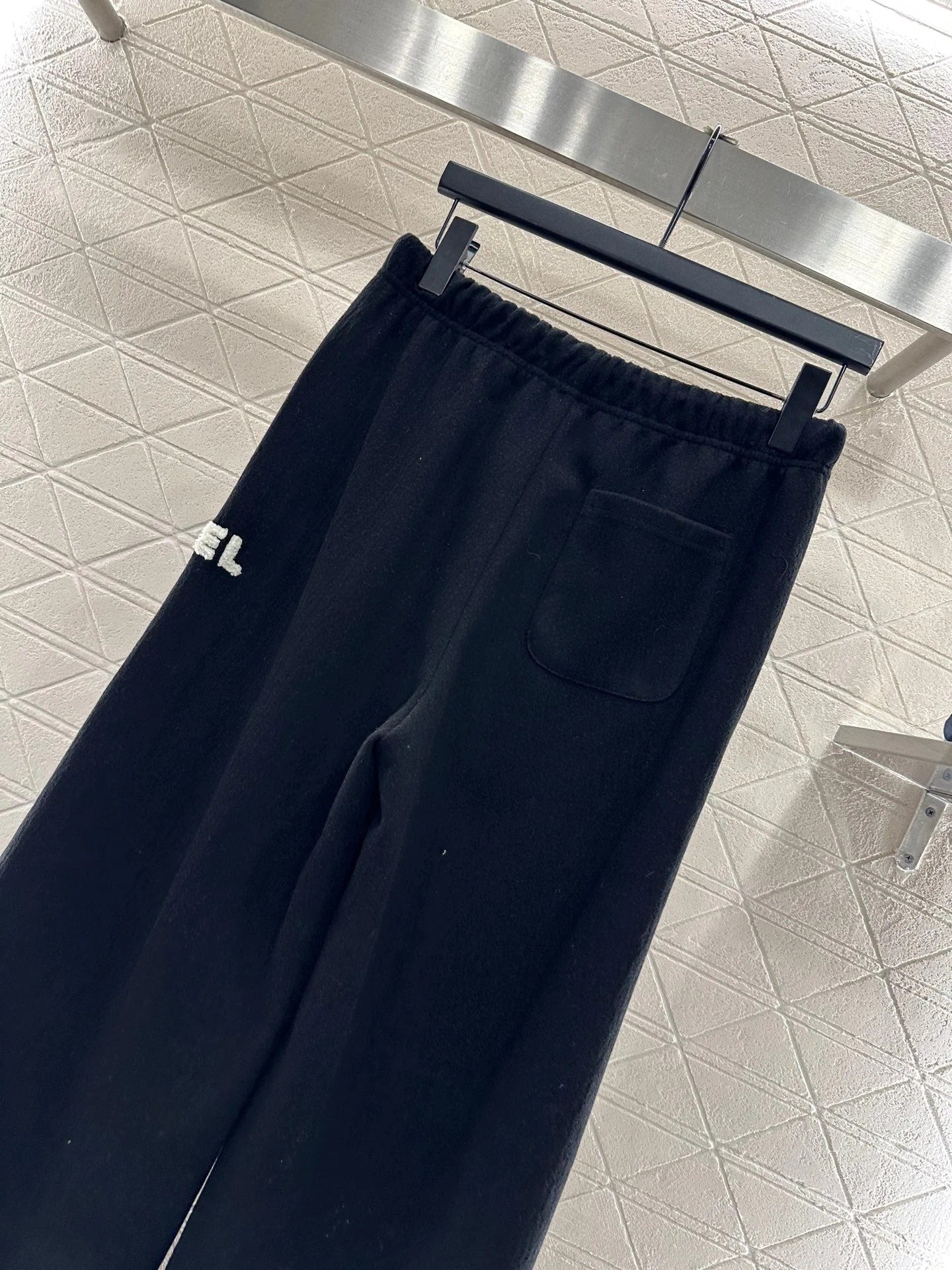 CHANEL 25S HIGH-WAISTED WIDE-LEG PANTS 304