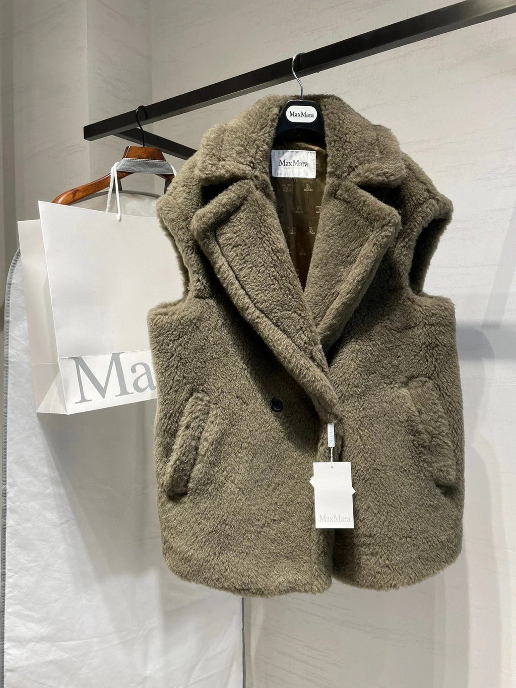 MAX MARA 25S SLEEVELESS TEDDY VEST 90550