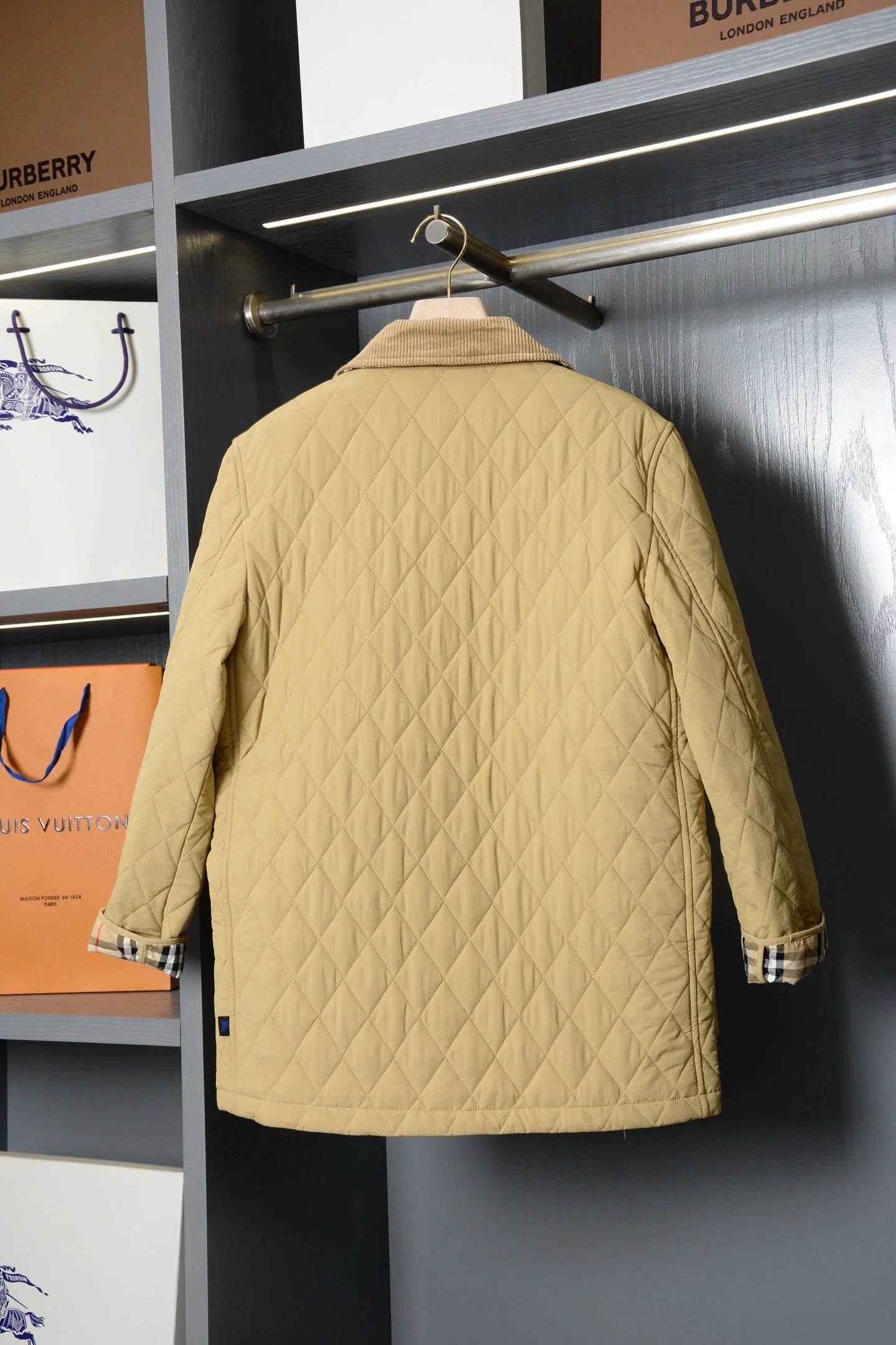 BURBERRY 25S QUILTED JACKET 236