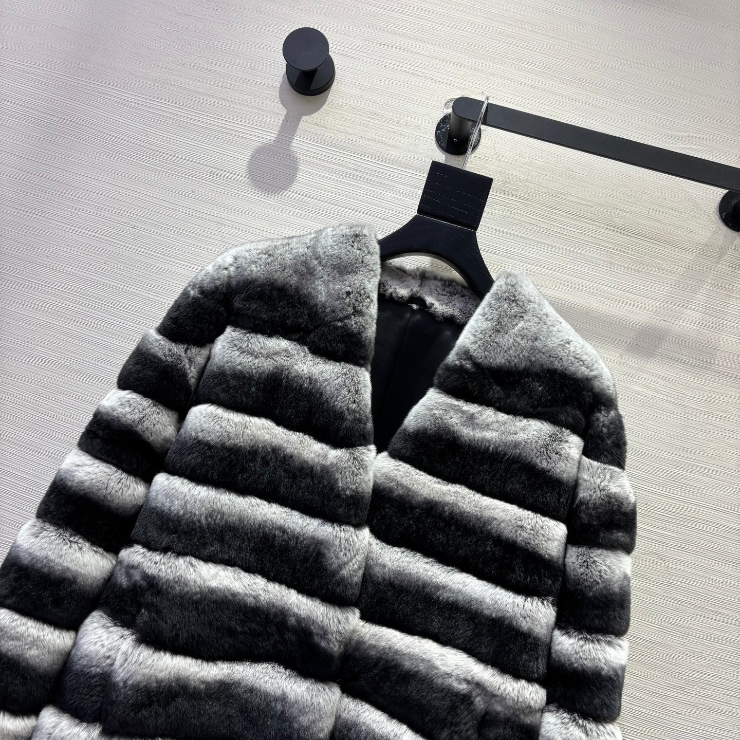 MAX MARA 25S V-NECK FUR COAT 155