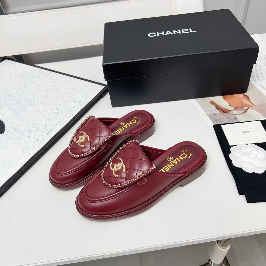 CHANEL 25S MULES WITH CHAIN DETAIL IN BURGUNDY CALFSKIN GOLD HARDWRE