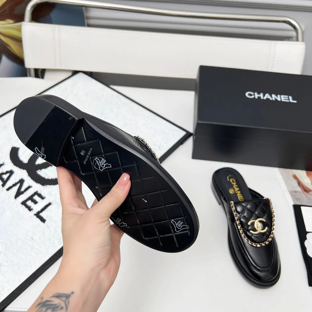 CHANEL 25S MULES WITH CHAIN DETAIL IN BLACK GLOSSY CALFSKIN GOLD HARDWRE