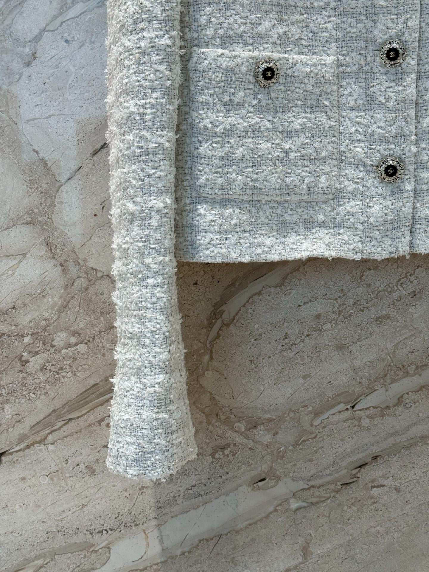 CHANEL 25S TWEED COAT 320