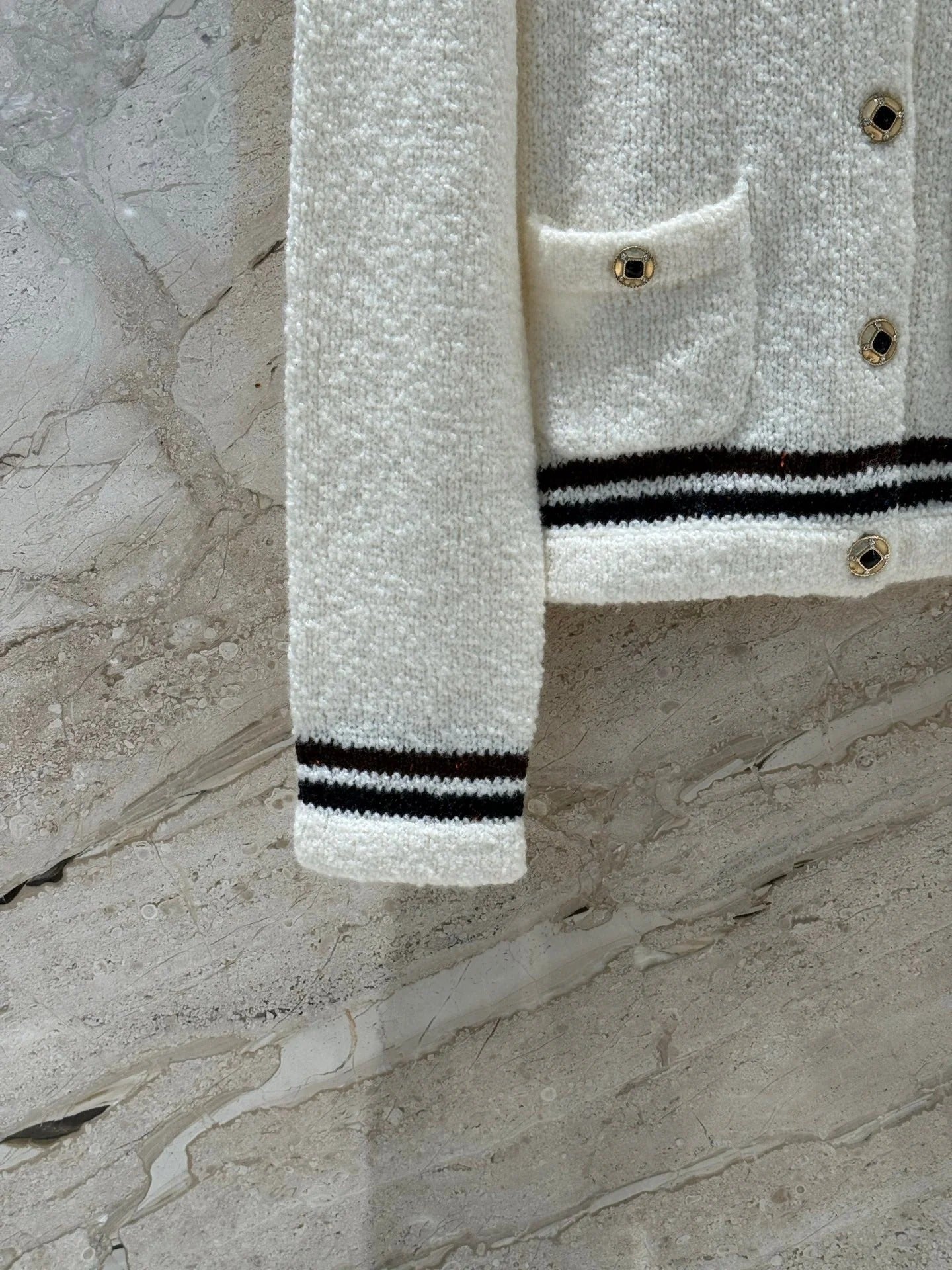 CHANEL 25S CARDIGAN 301