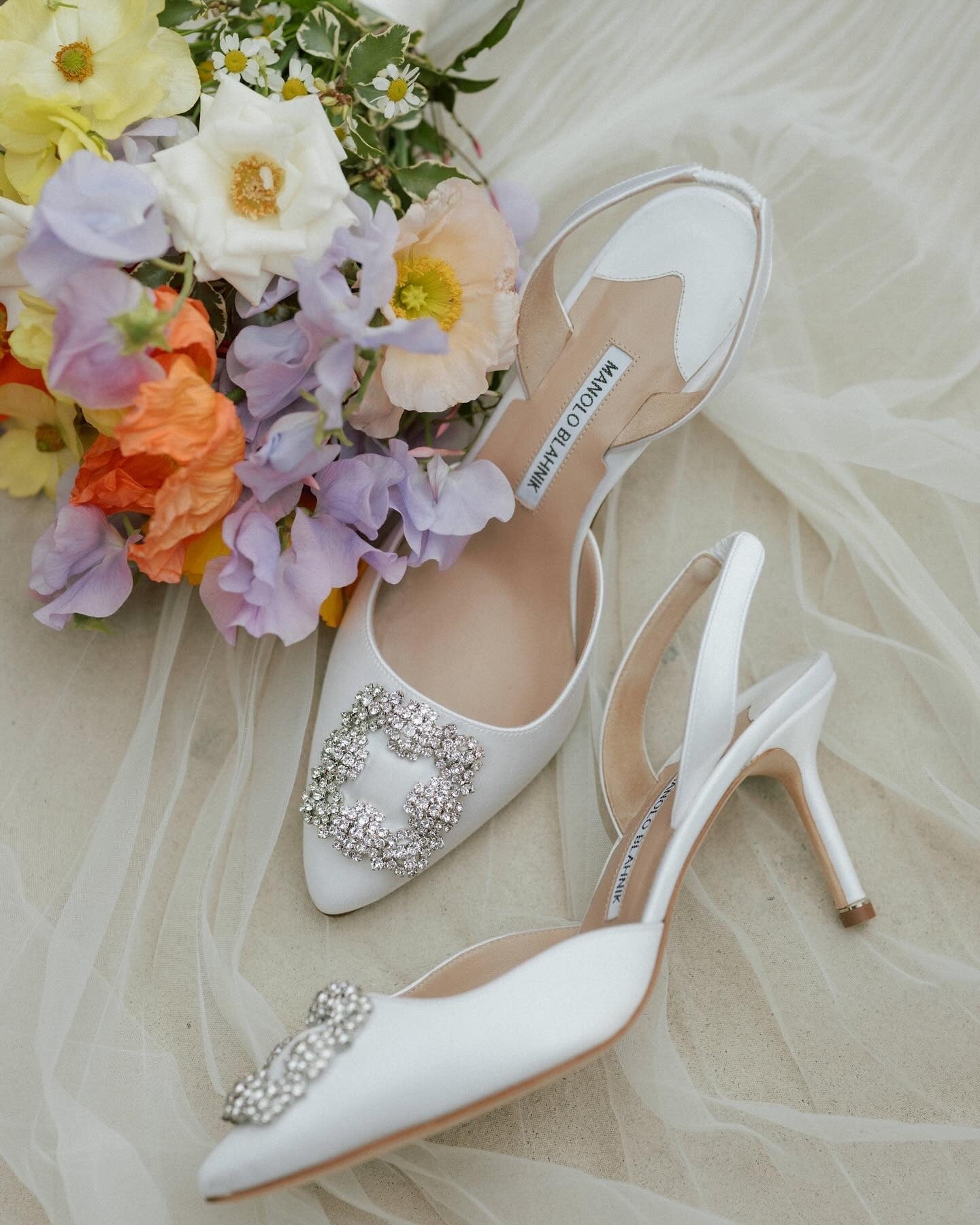 Manolo White Buckle Slingback 7cm White Silk