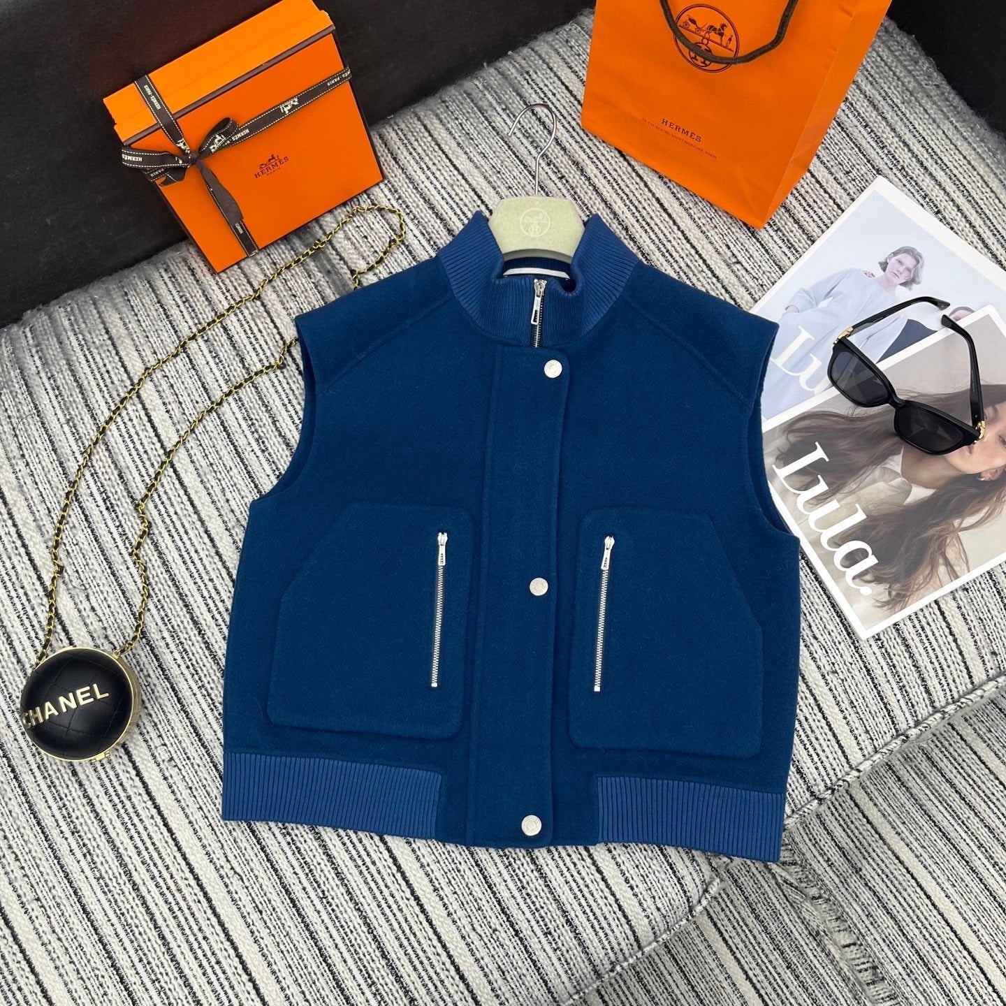 HERMES 25S SLEEVELESS JACKET 305