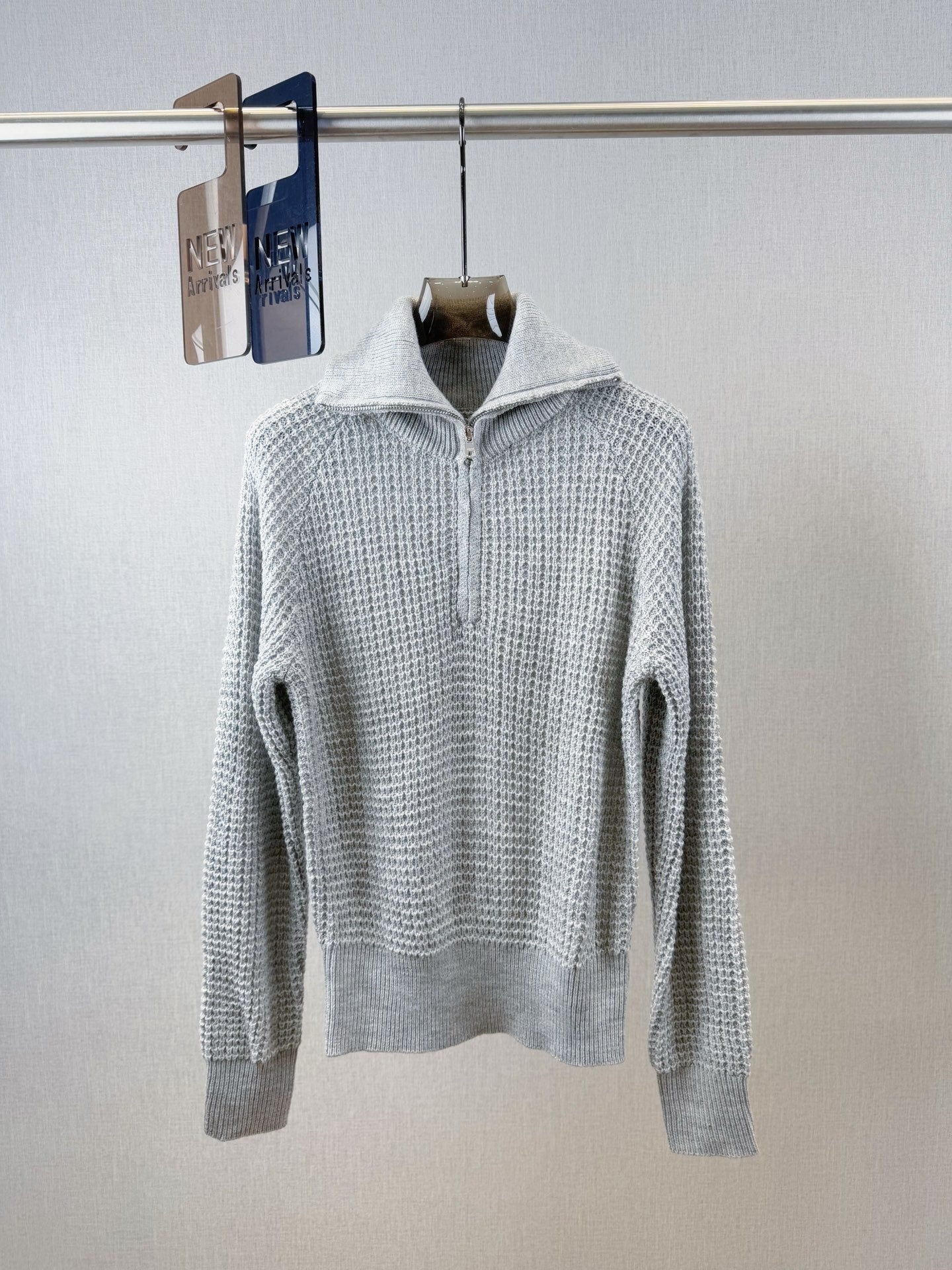 ALO KNITTED SWEATER STYLE 144