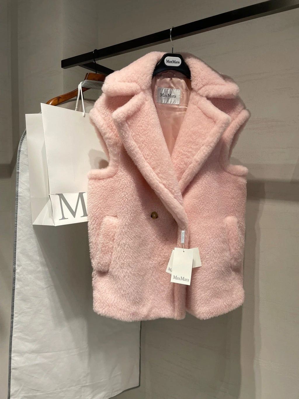 MAX MARA 25S SLEEVELESS TEDDY VEST 064