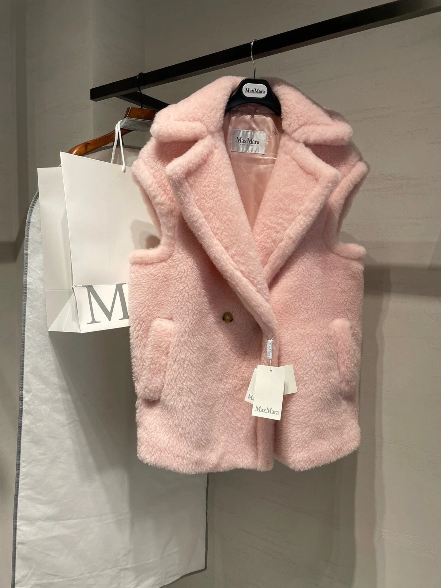 MAX MARA 25S SLEEVELESS TEDDY VEST 064