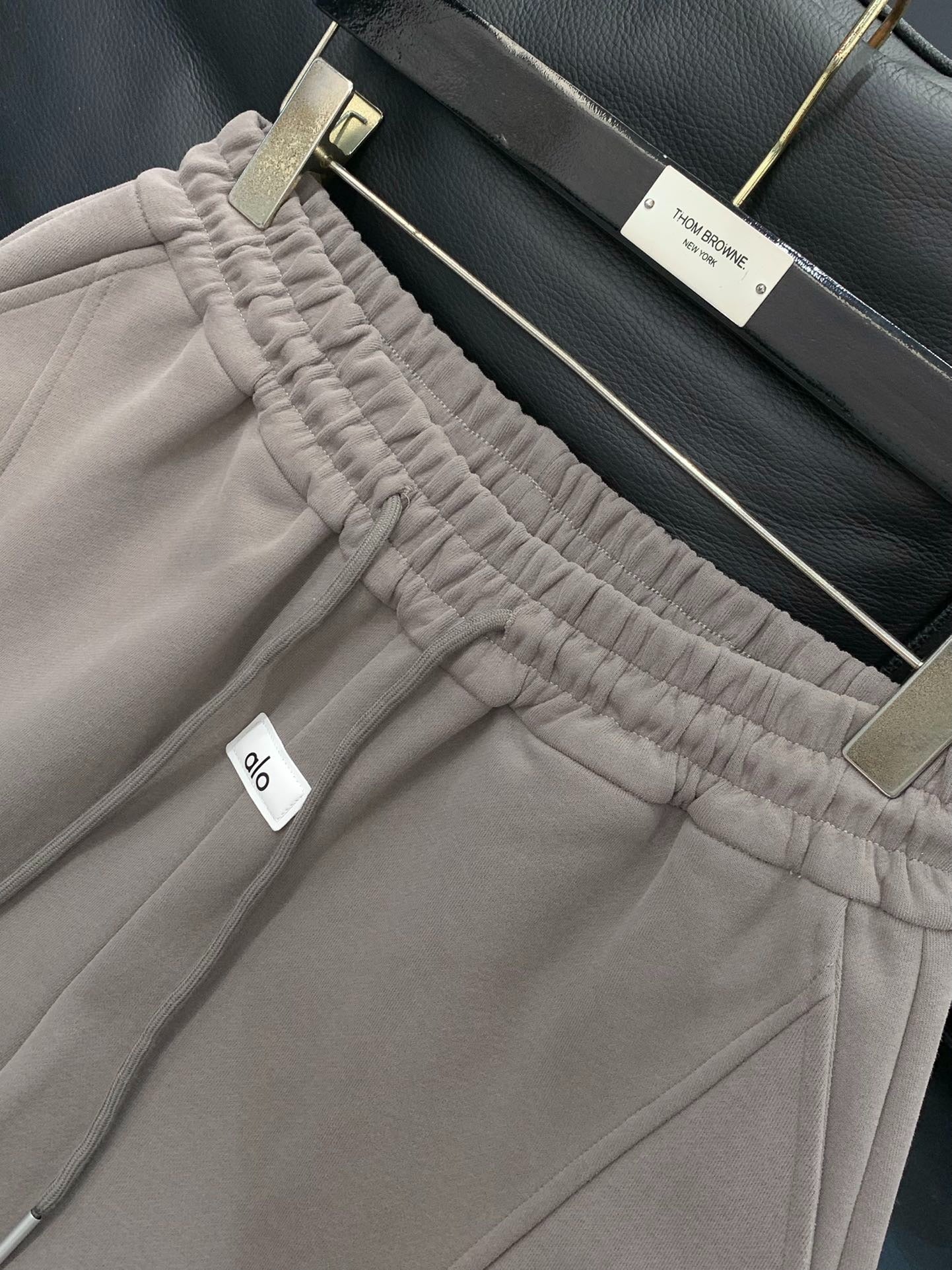 ALO JOGGER SWEATPANTS STYLE 182