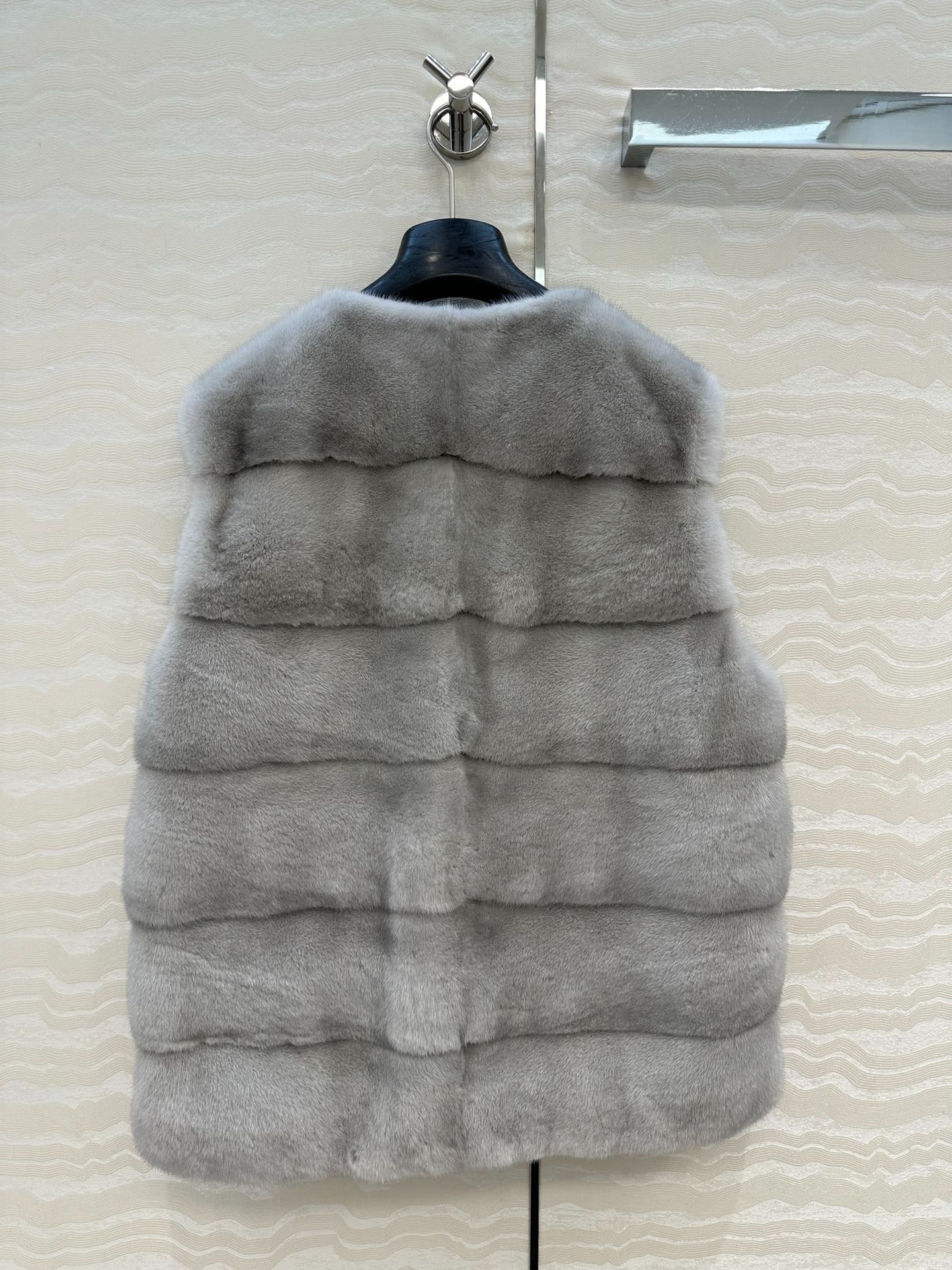 DIOR 25S SLEEVELESS MINK VEST 582