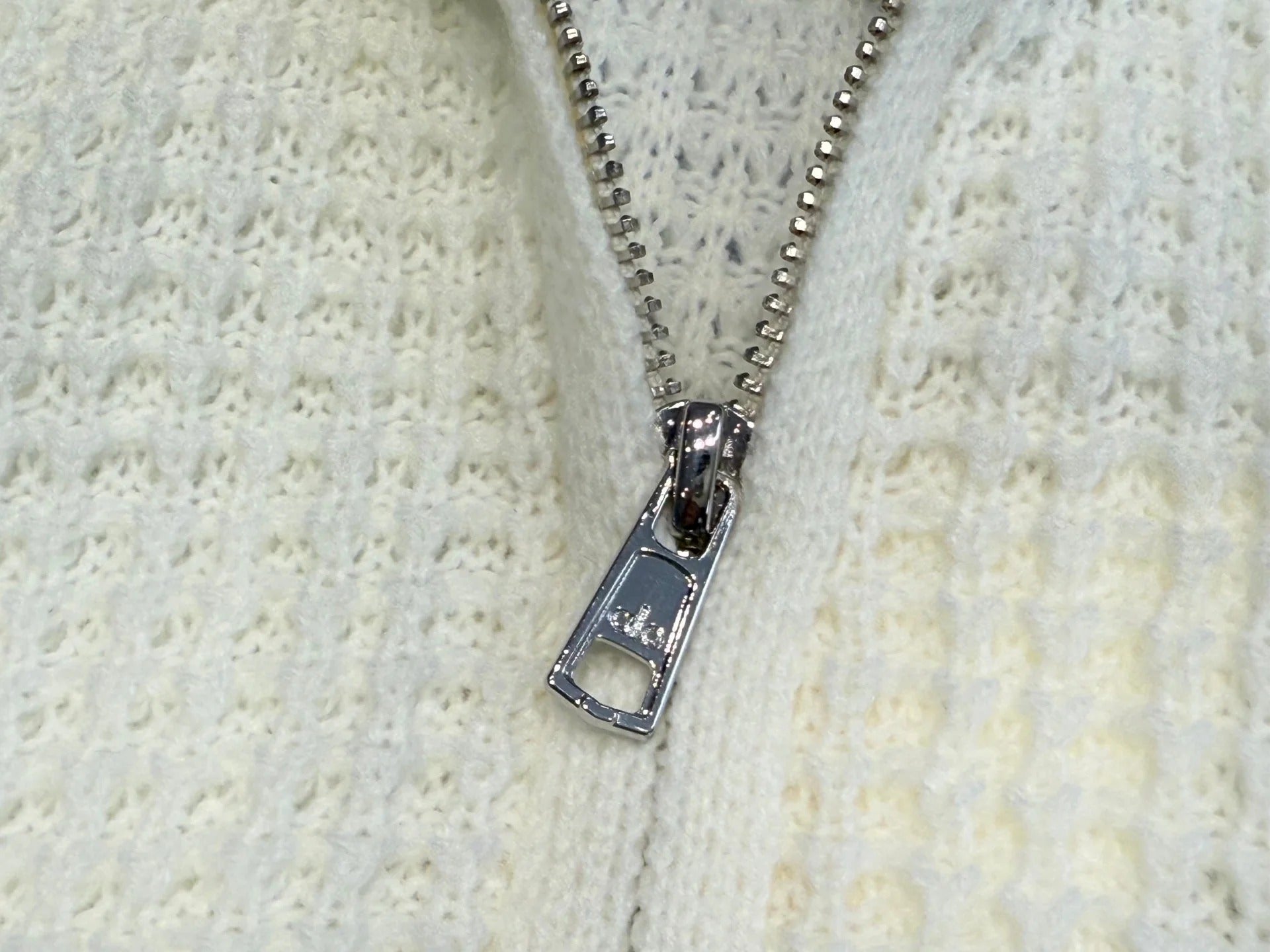 ALO KNITTED SWEATER STYLE 145