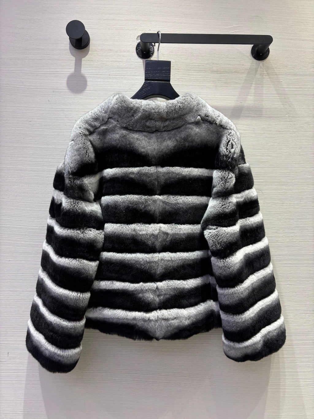 MAX MARA 25S V-NECK FUR COAT 155