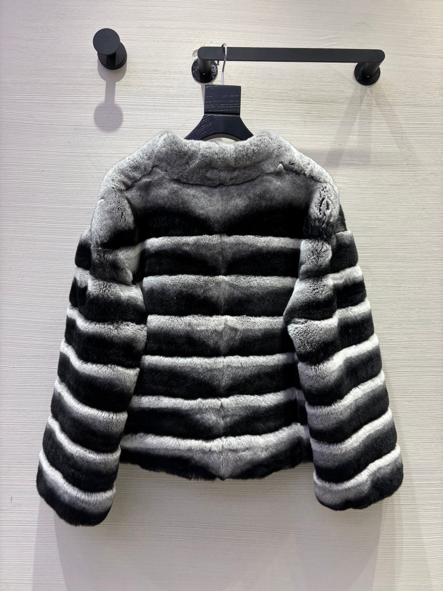 MAX MARA 25S V-NECK FUR COAT 155