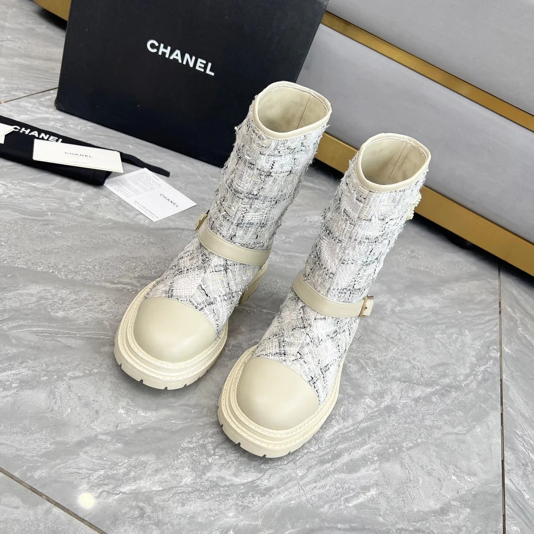 CHANEL 25S MID-CALF BOOTS 45MM IN BEIGE CALFSKIN AND WHITE TWEED GOLD HARDWRE
