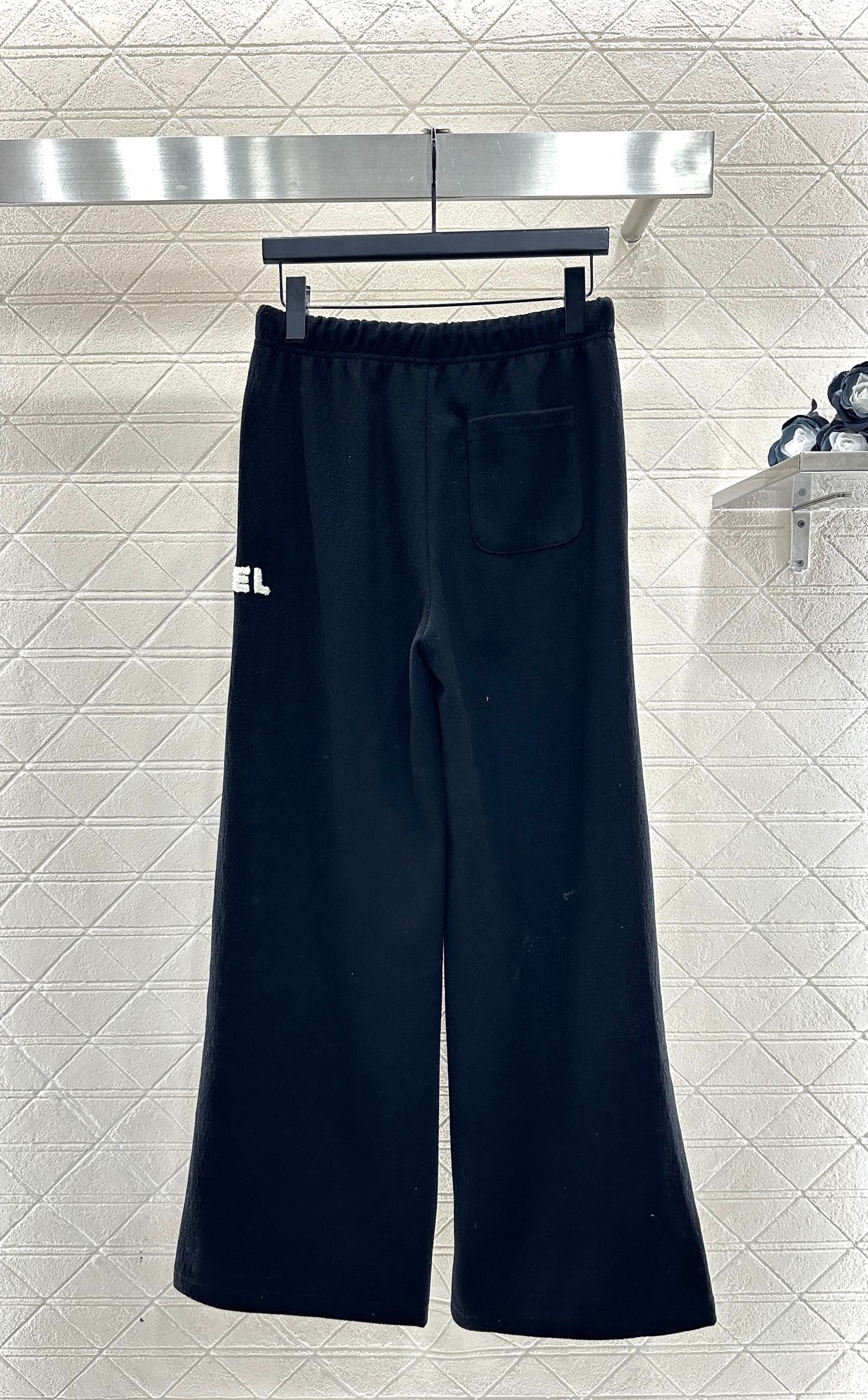 CHANEL 25S HIGH-WAISTED WIDE-LEG PANTS 304