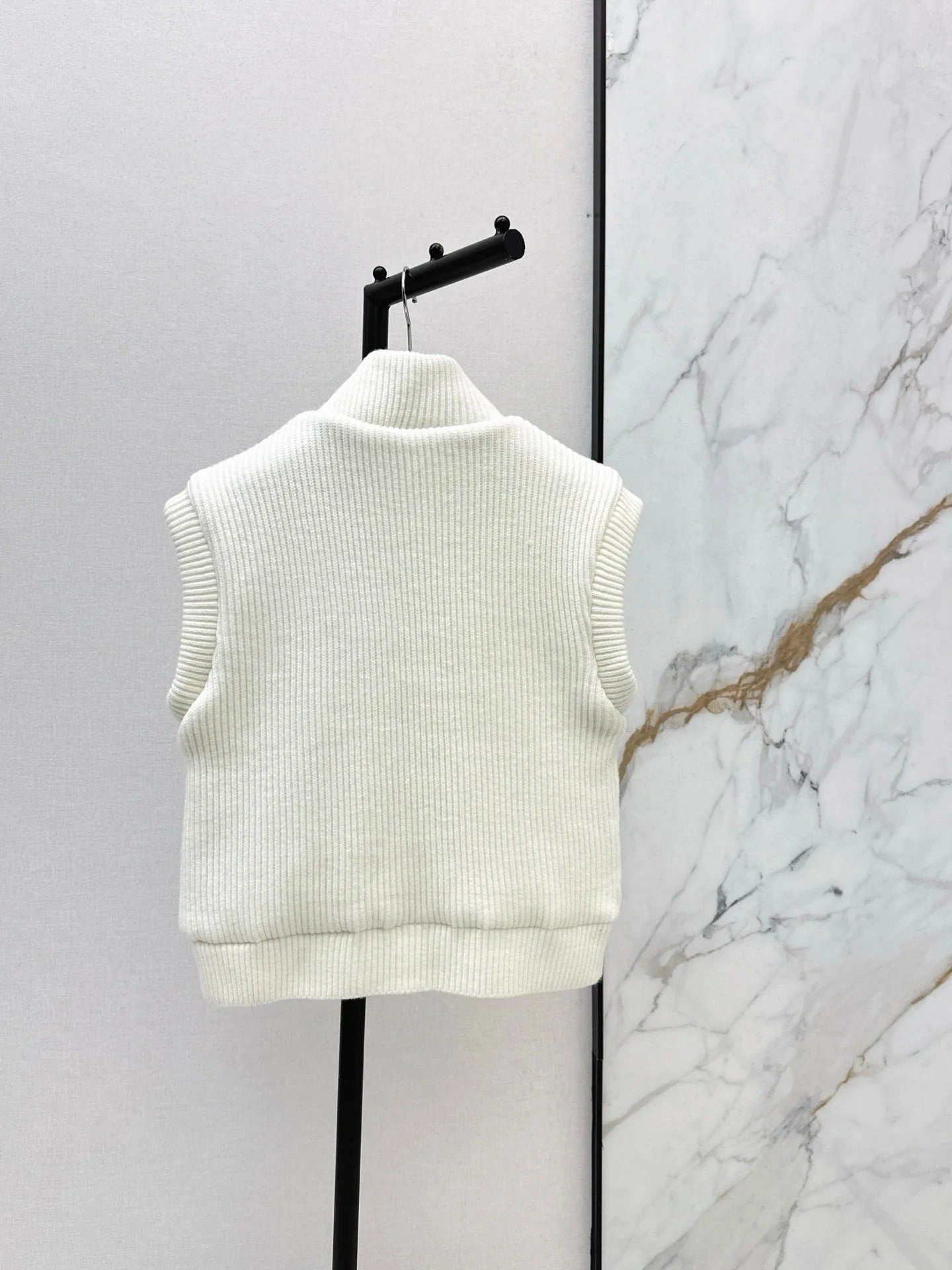 HERMES 25S SLEEVELESS KNIT VEST 235