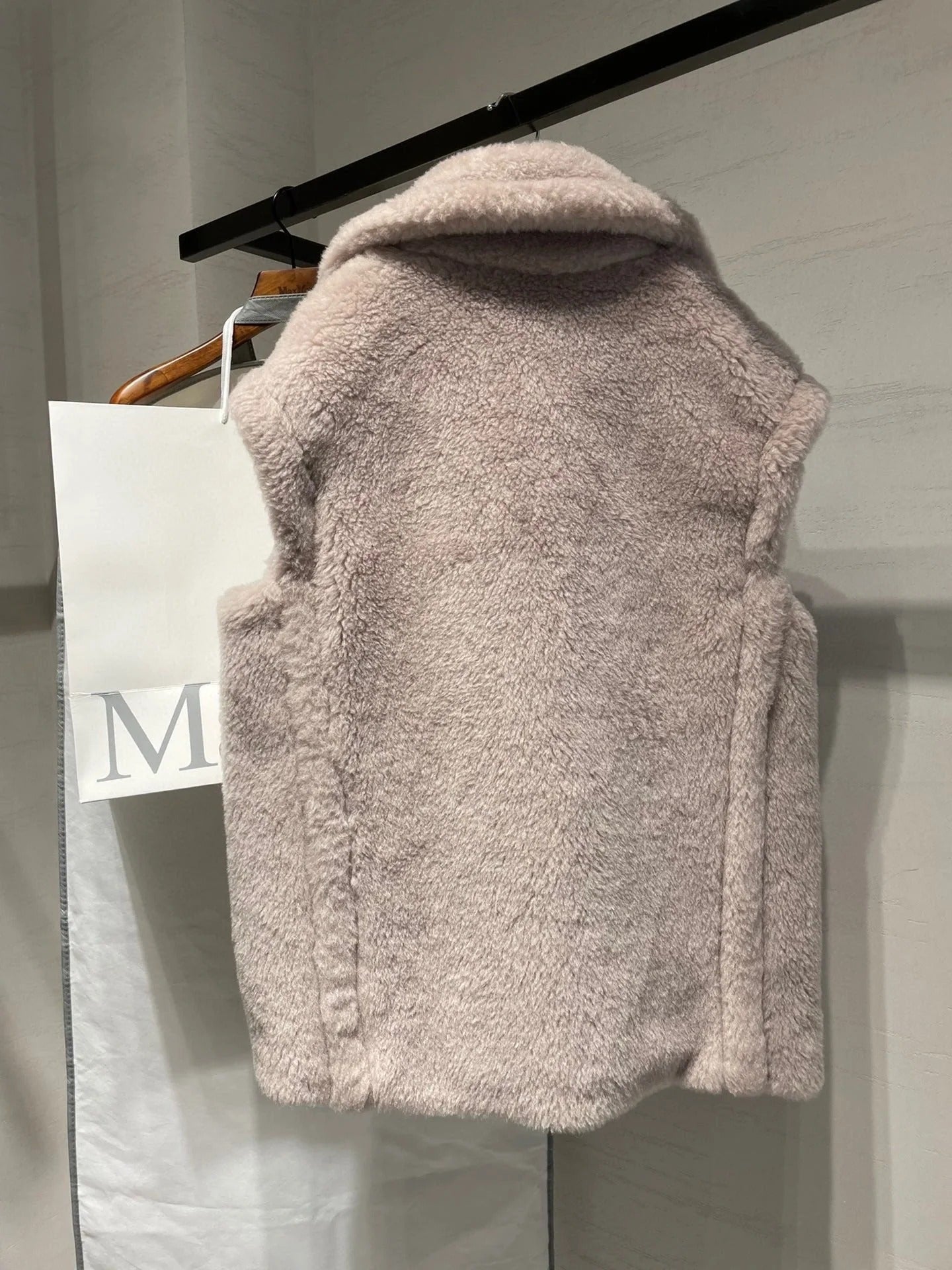 MAX MARA 25S SLEEVELESS TEDDY VEST 99550