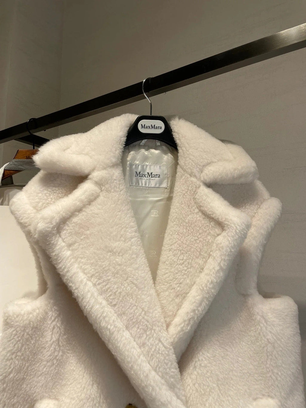 MAX MARA 25S SLEEVELESS TEDDY VEST 00550