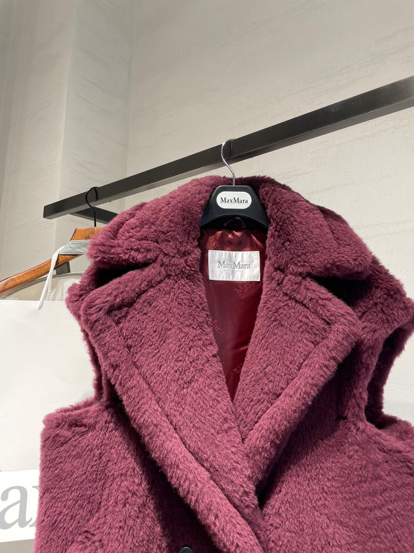 MAX MARA 25S SLEEVELESS TEDDY VEST 065