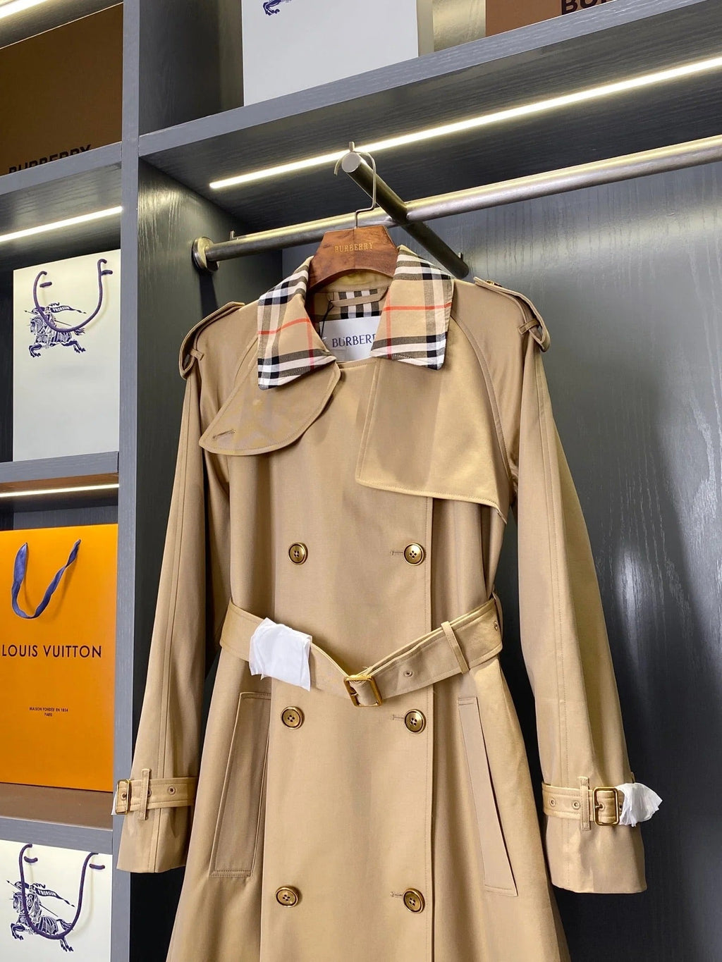 BURBERRY 25S TRENCH COAT 237